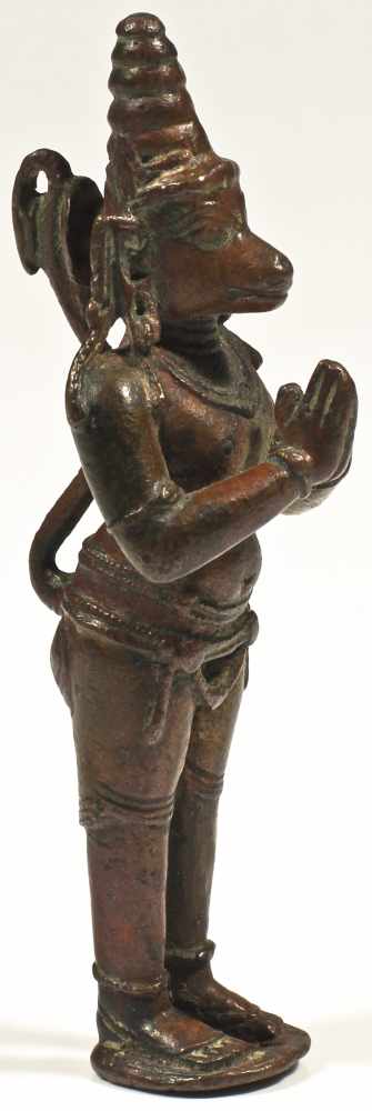 Hanuman bronze India 18th century Rare form of Hanuman, straight standing, arms raised to Namaskar - Image 2 of 4