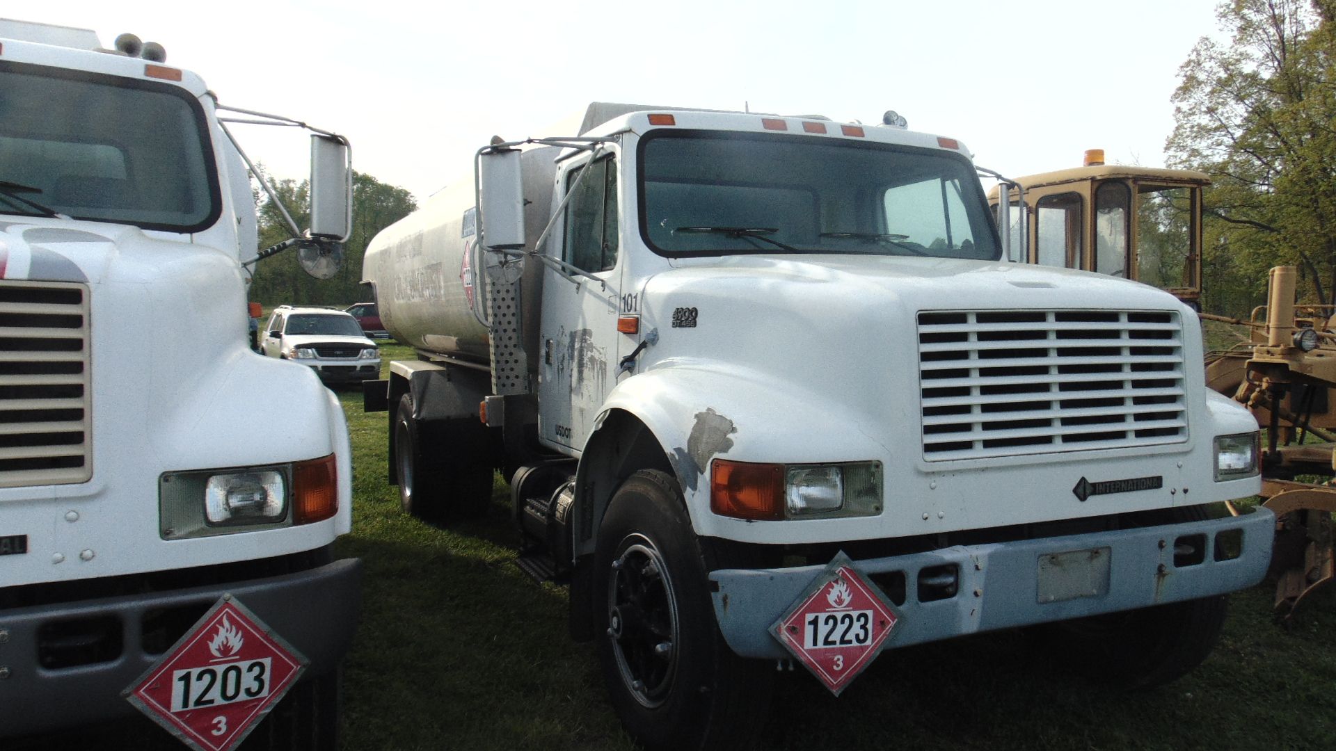 1996 International 4900 oil truck