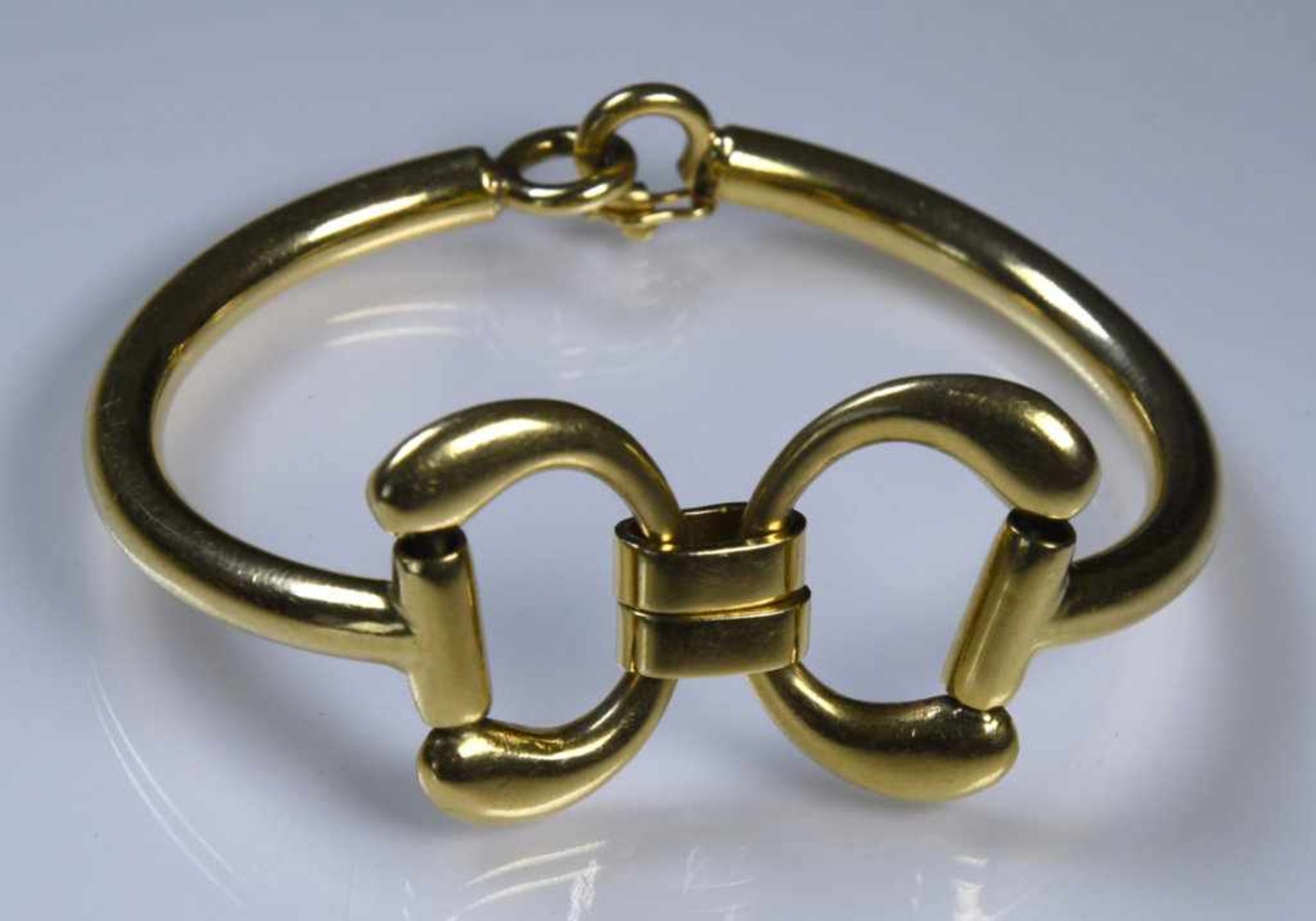 Bracelet étrier - 18 Kt gold En or 18 ct. Poinçons : tête d'aigle, losange illisible. Poids brut :