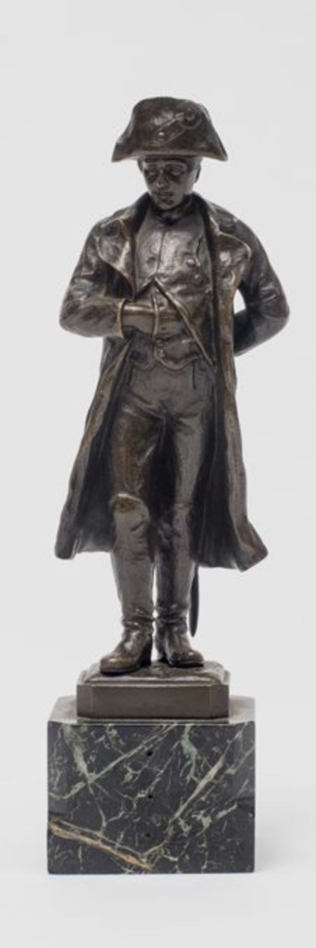 Anonyme, Napoléon Bonaparte XIXe - Sculpture en bronze à patine brune. Socle en [...]