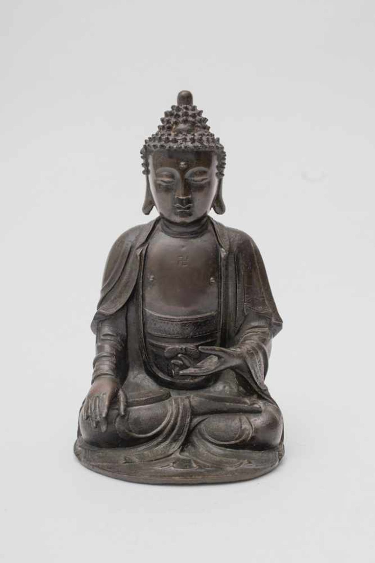 Chine - Bouddha en bronze - Mudra de la prise de la terre à témoin, période Qing. [...]