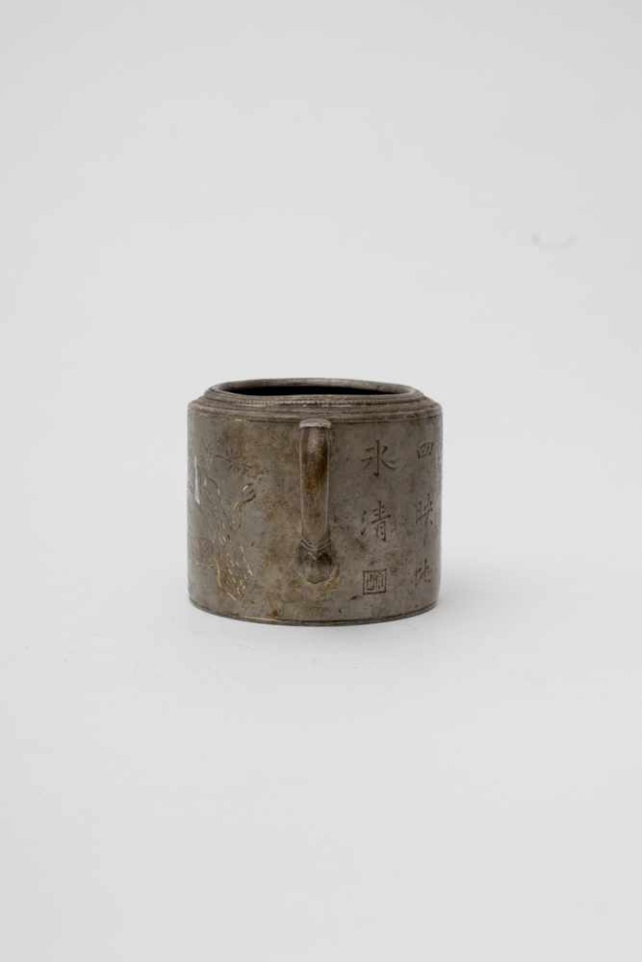 Chine - Tasse trembleuse en étain - Marque au Stupa sous la base. - D : 8 cm , H : [...] - Image 8 of 12