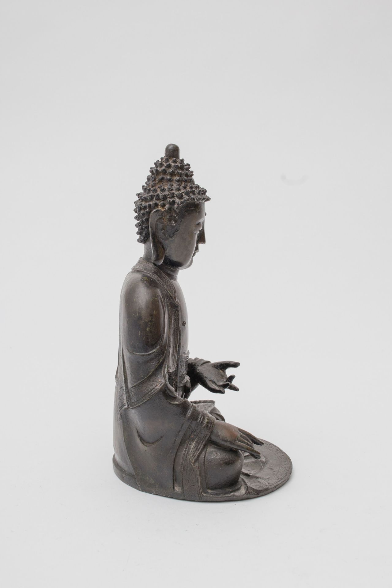 Chine - Bouddha en bronze - Mudra de la prise de la terre à témoin, période Qing. [...] - Image 5 of 12