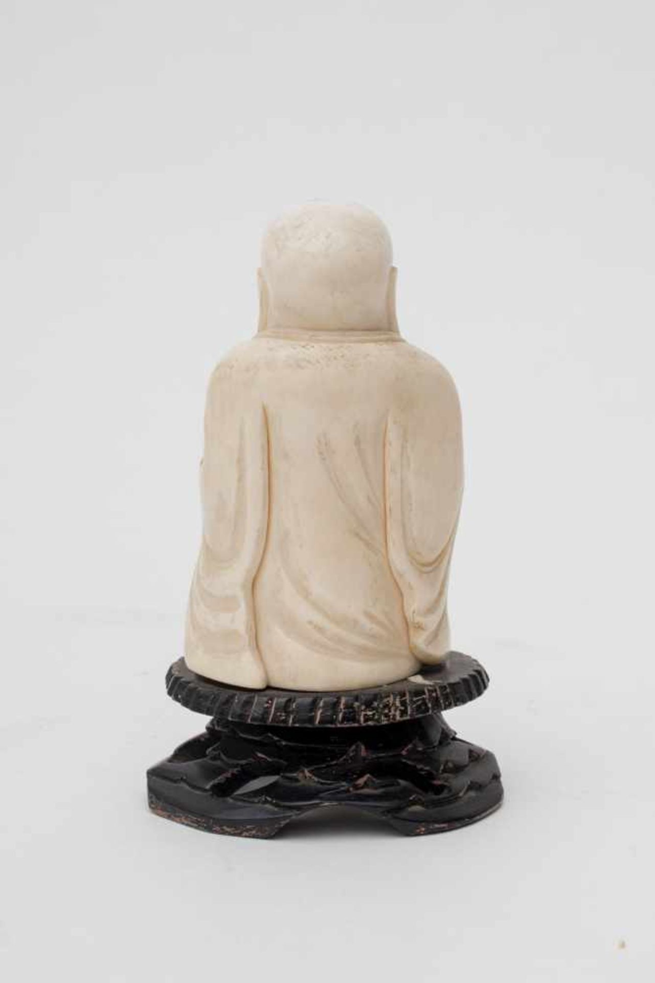 Chine - Budaï d'ivoire - Fixé sur socle de bois. Fin XIXe - début XXe. - H 14 [...] - Image 7 of 8
