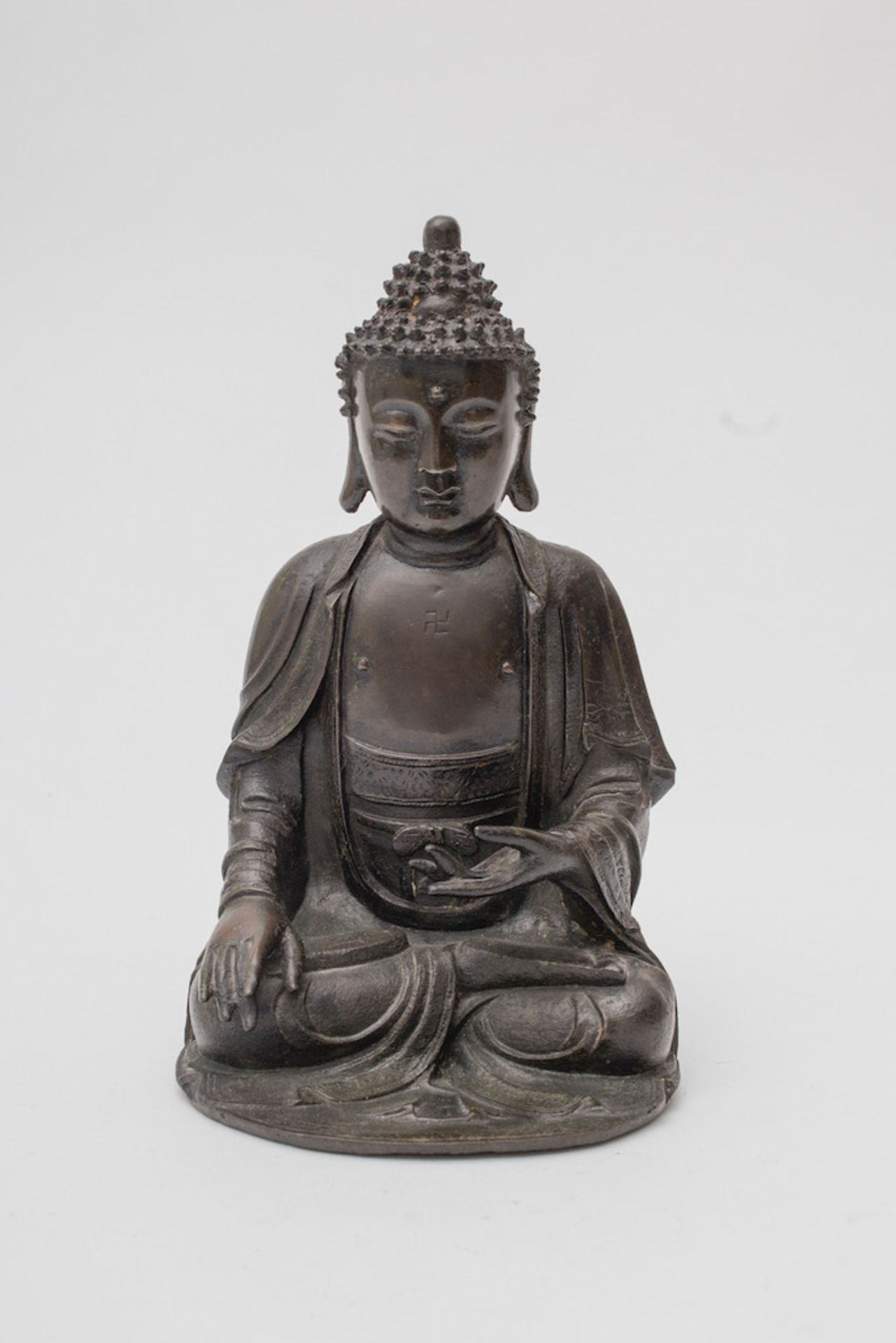 Chine - Bouddha en bronze - Mudra de la prise de la terre à témoin, période Qing. [...] - Image 2 of 12