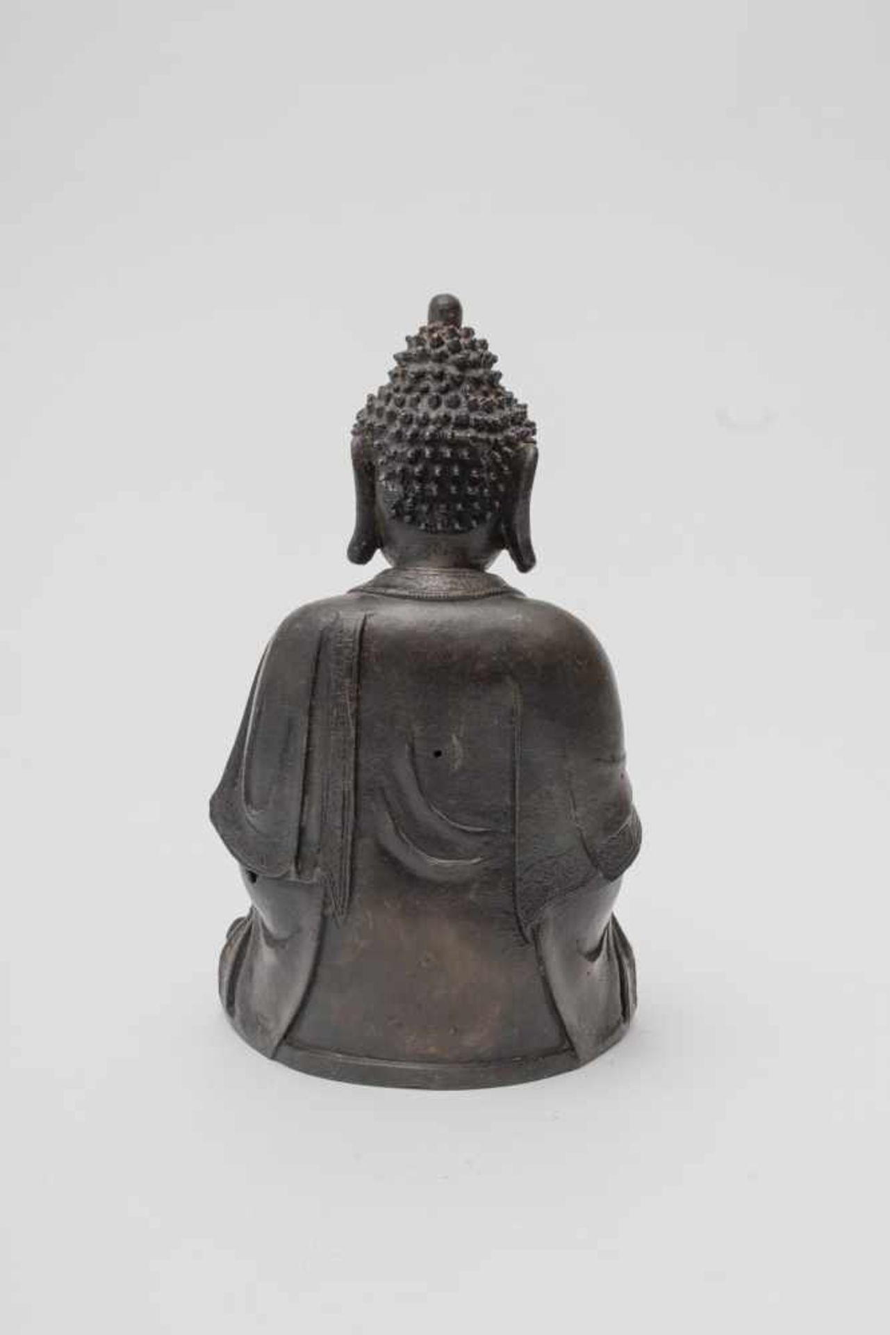 Chine - Bouddha en bronze - Mudra de la prise de la terre à témoin, période Qing. [...] - Image 9 of 12