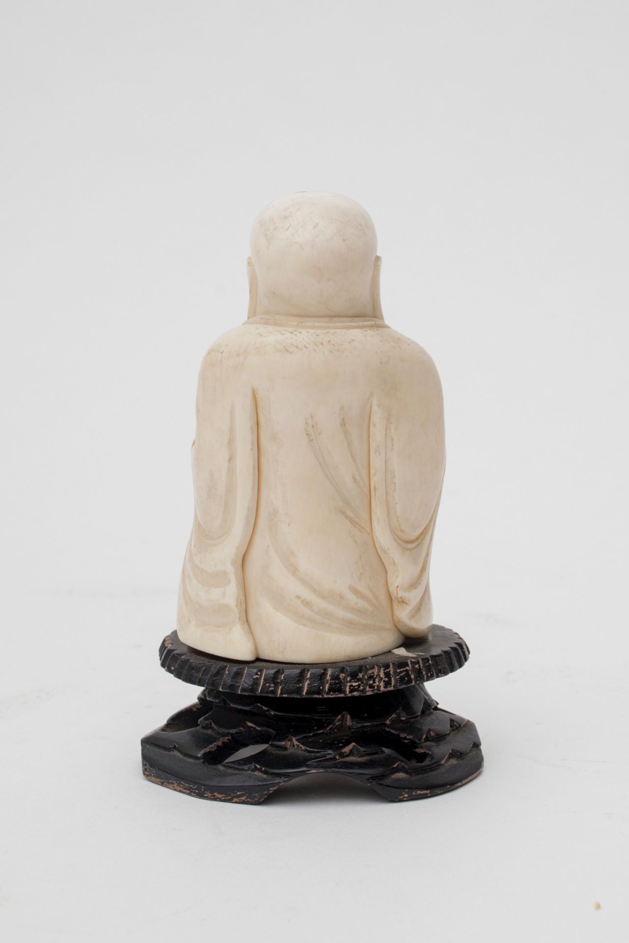 Chine - Budaï d'ivoire - Fixé sur socle de bois. Fin XIXe - début XXe. - H 14 [...] - Image 4 of 8