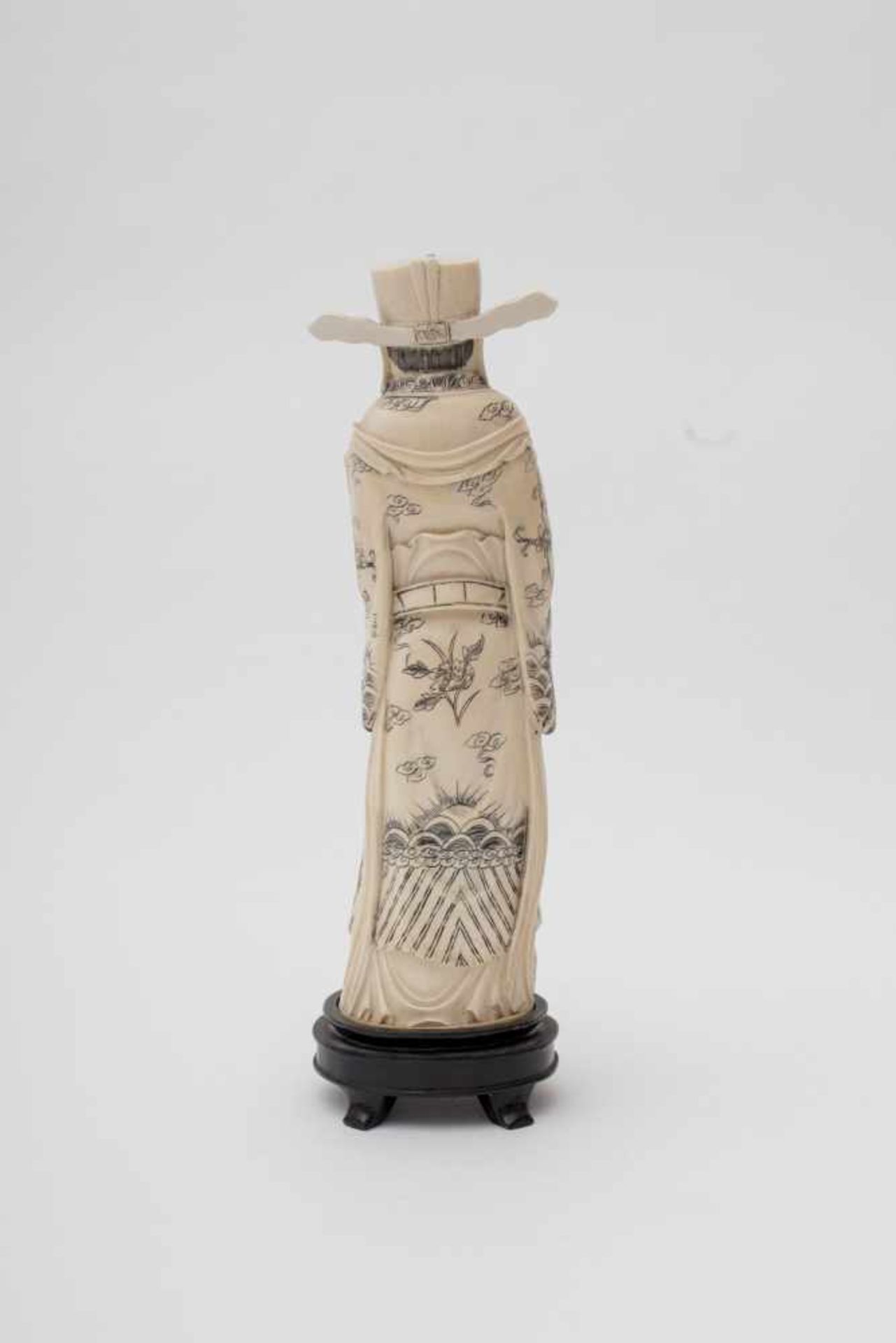 Chine - Paire d'Immortels en ivoire - Fixés sur socle de bois, première moitié du [...] - Image 11 of 16