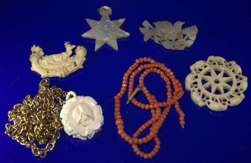 Mixed Lot Of Ivory, Coral And Mother Of Pearl Pieces