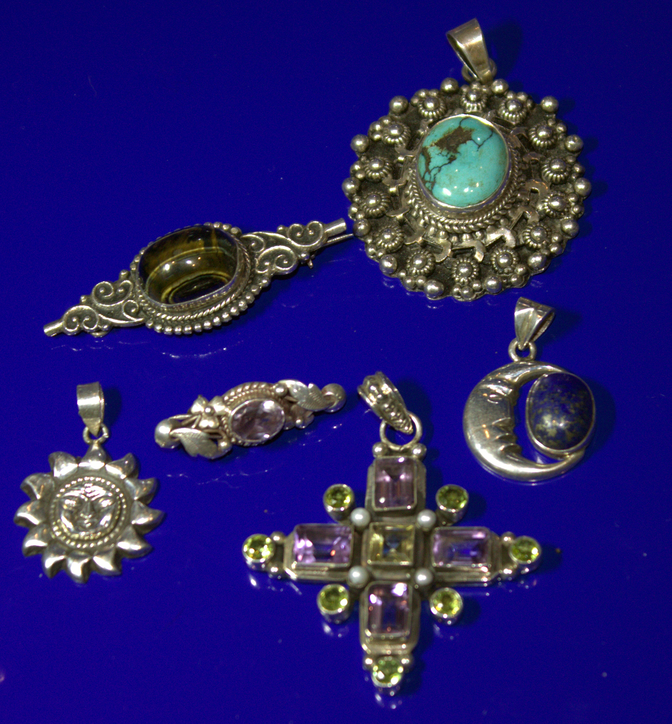 Collection Of 6 Pieces Of Jewellery To Include A Silver Stone Set Cross Pendant, A Silver Lapis