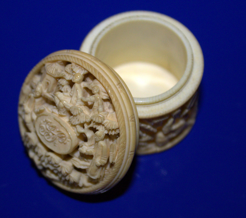 Rare Early 19thC Cantonese Ivory Ladies Lidded Rouge Pot, Finely Carved To The Lid With Chinese - Image 2 of 3