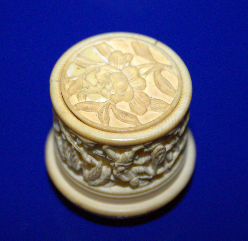 Rare Early 19thC Cantonese Ivory Ladies Lidded Rouge Pot, Finely Carved To The Lid With Chinese - Image 3 of 3