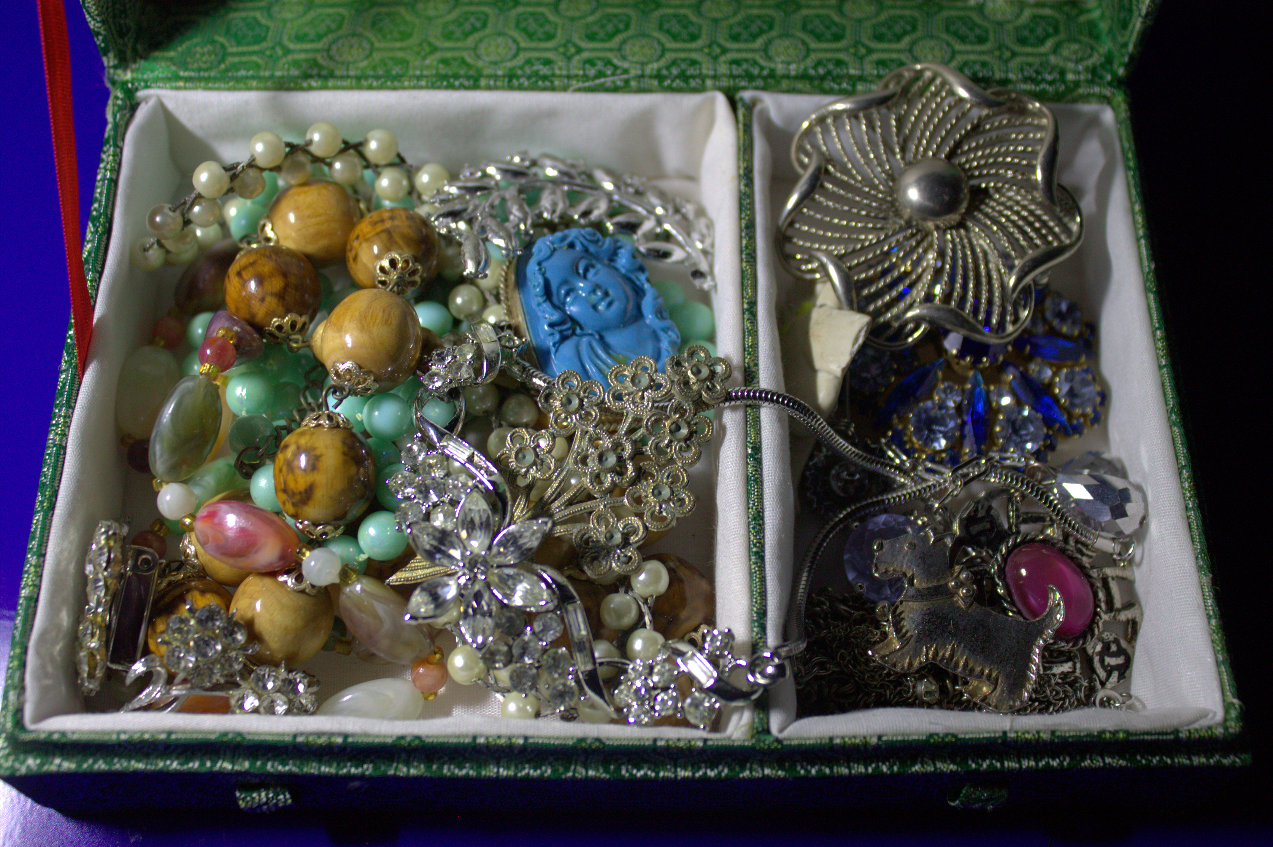 Box Containing A Mixed Lot Of Costume Jewellery To Include Brooches, Beads, Necklaces, Pendants Etc. - Image 2 of 2