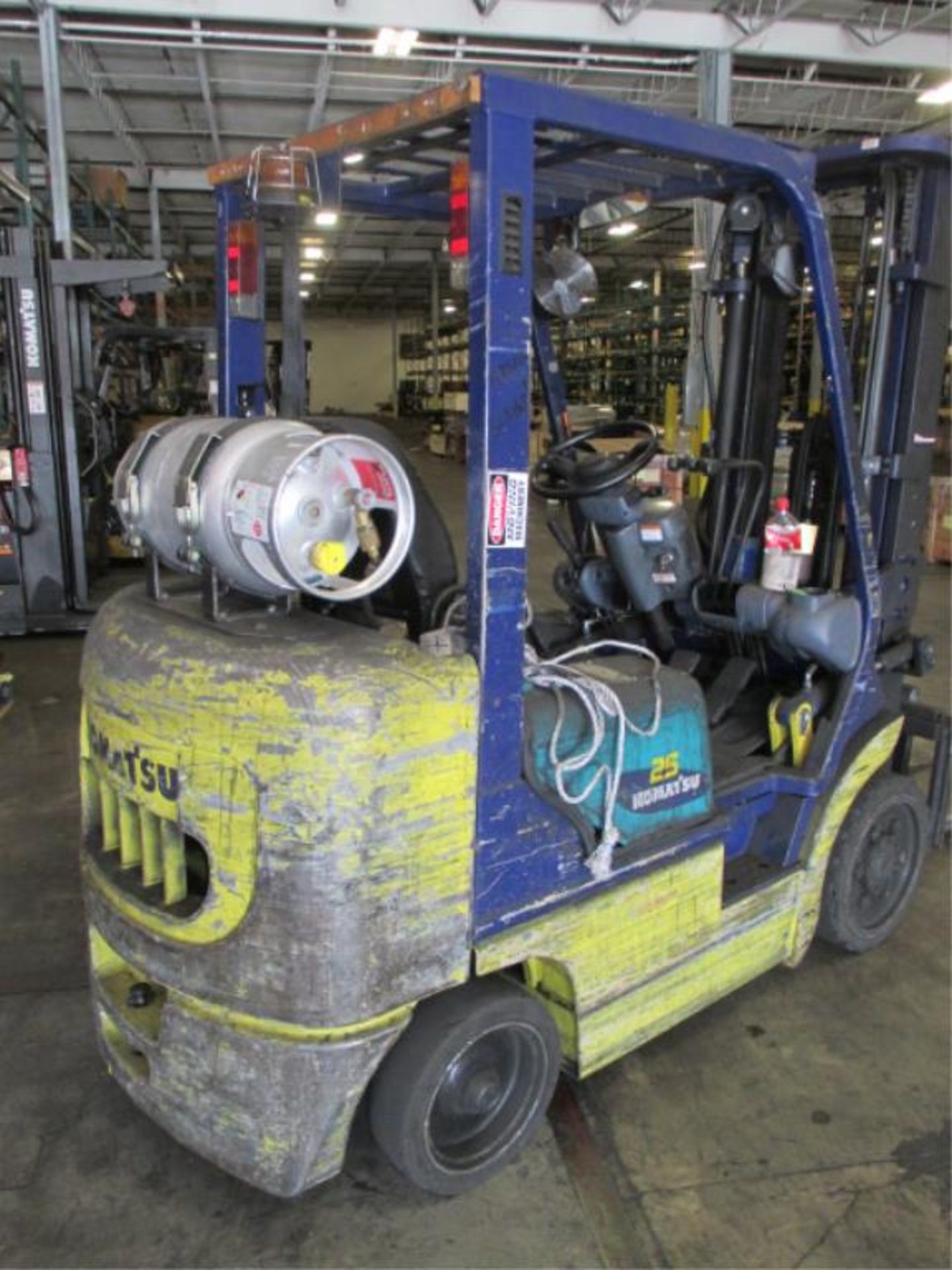 Komatsu FG25ST-12 4-Wheel LP Gas Forklift Truck [propane not included]. Hours: 10897.8; Triple-Stage - Image 2 of 5