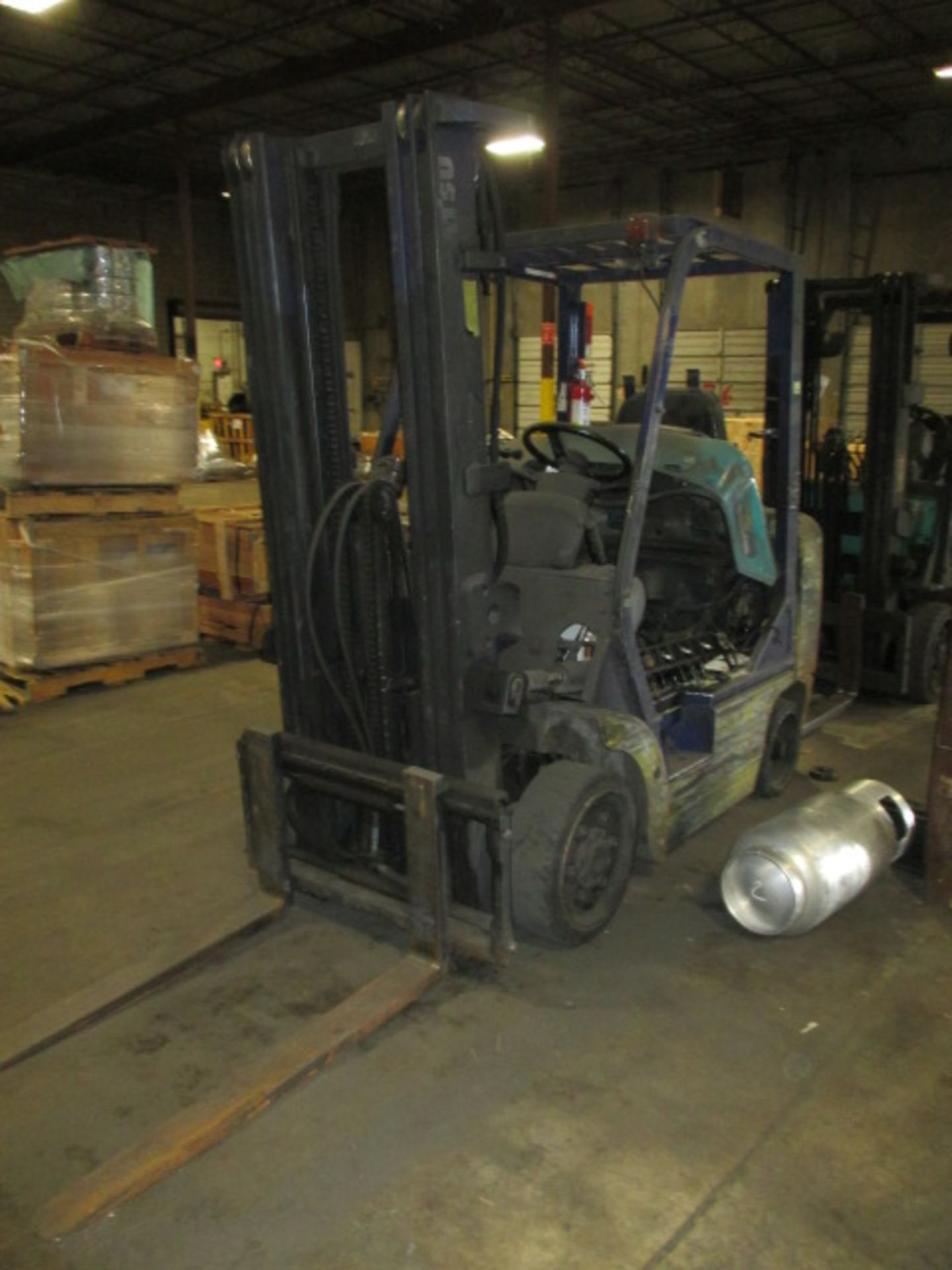 Komatsu FG25S12 4-Wheel LP Gas Forklift Truck [engine blown, propane not included]. Triple-Stage