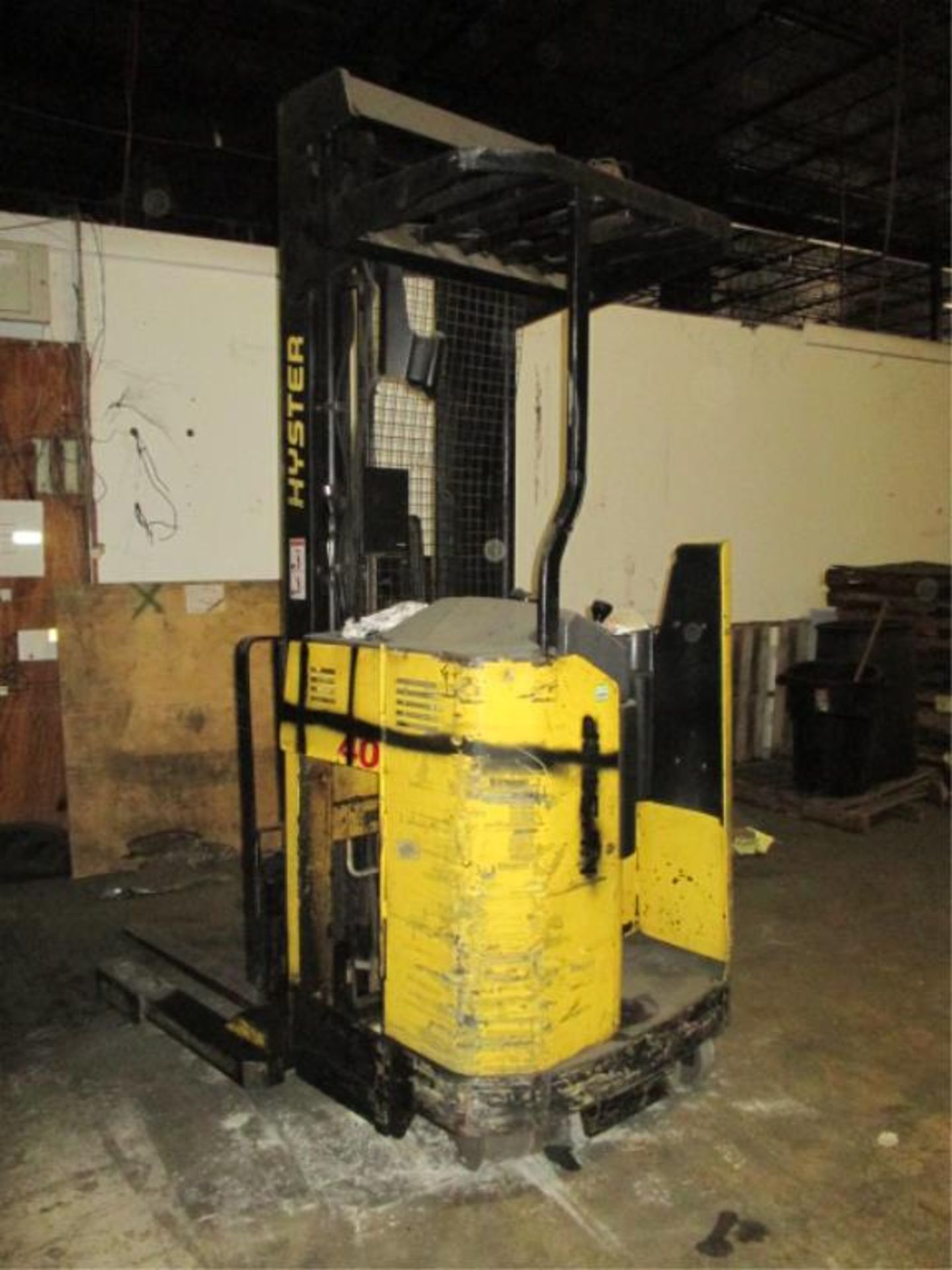 Hyster N40XMR3 4-Wheel Electric Narrow-Aisle Reach Truck [operational but no battery]. Triple- - Image 2 of 5