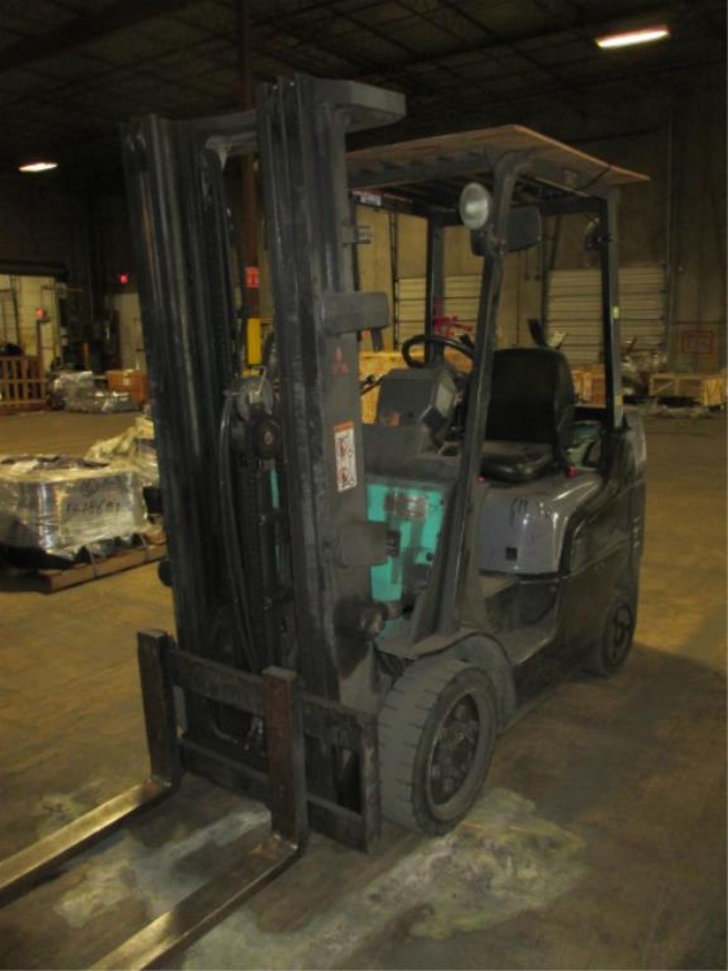 Mitsubishi FGC25N 4-Wheel LP Gas Forklift Truck [needs new water line, propane not included].