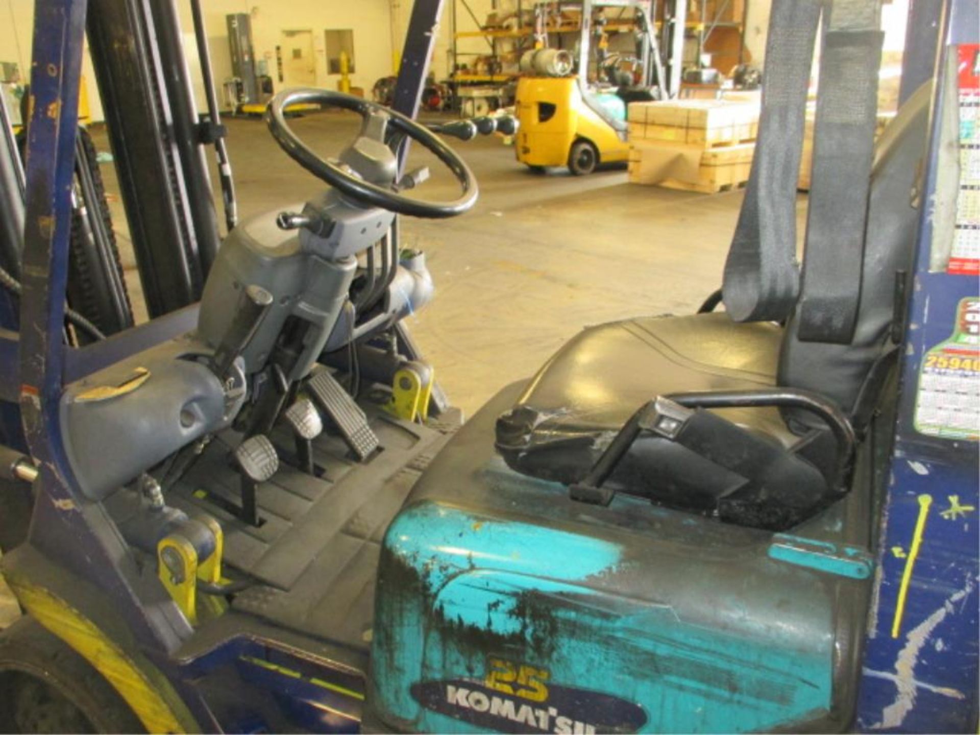 Komatsu FG25ST-12 4-Wheel LP Gas Forklift Truck [propane not included]. Hours: 10897.8; Triple-Stage - Image 4 of 5