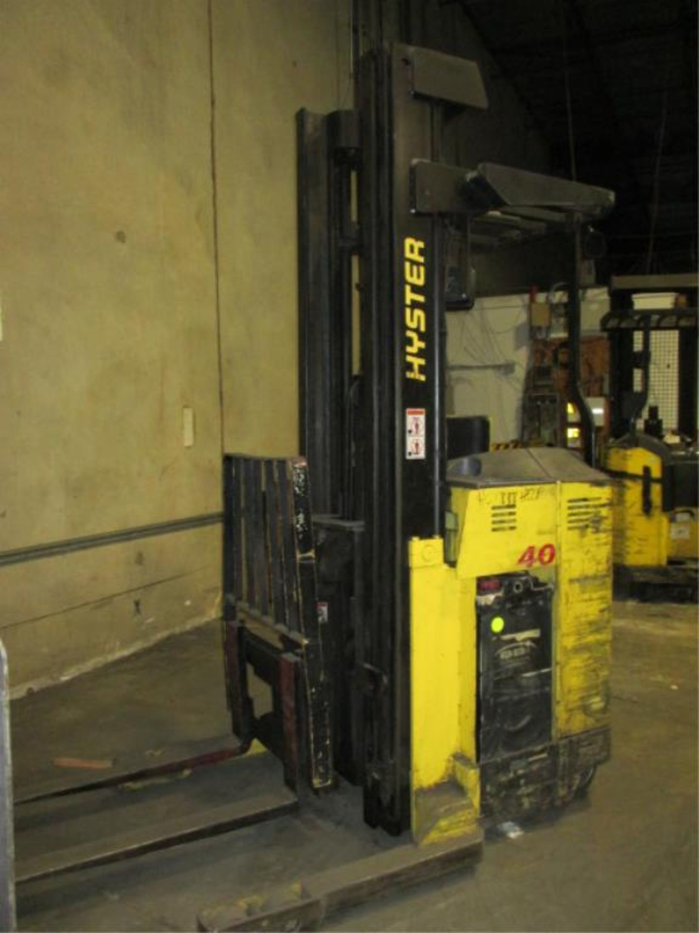 Hyster N40XMR3 4-Wheel Electric Narrow-Aisle Reach Truck. Triple-Stage Mast with 3.5ft Forks,