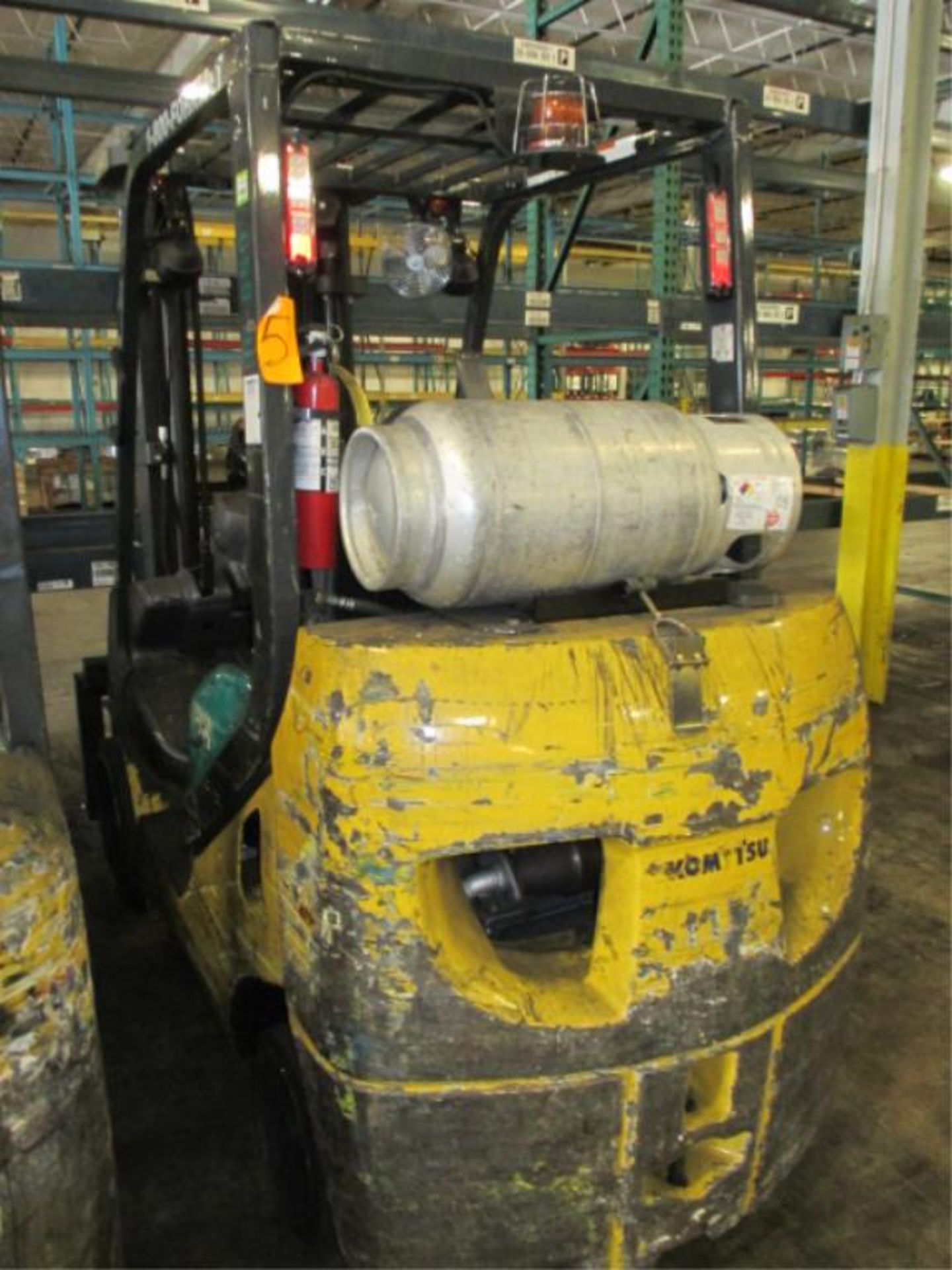 Komatsu FG30SHT-16 4-Wheel LP Gas Forklift Truck [battery dead, propane not included]. MFD: 2007; - Image 2 of 5