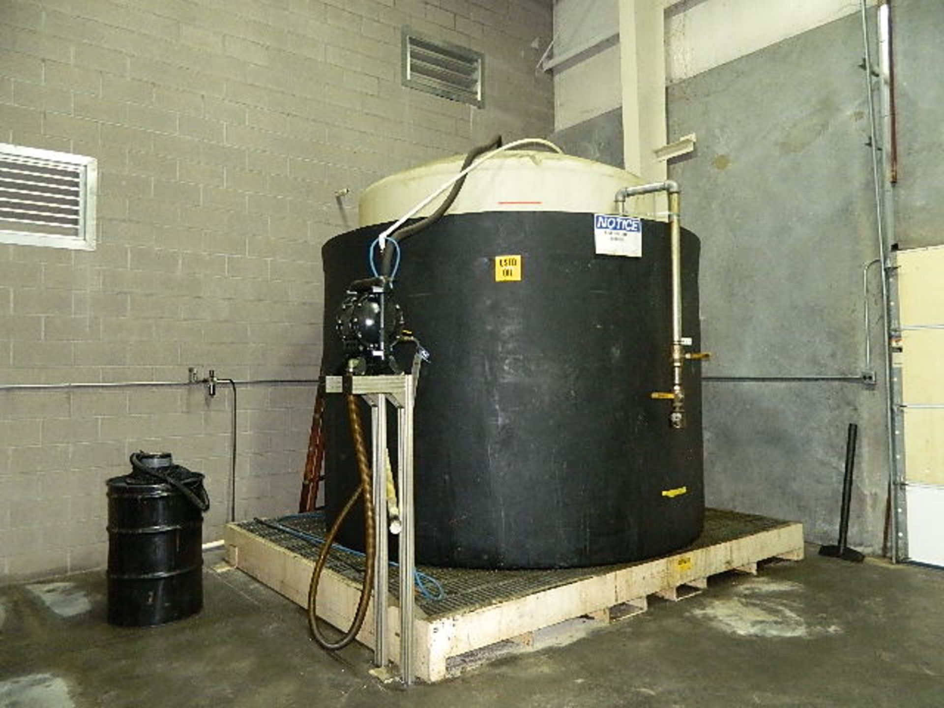 2500 Gal. Coolant Tank w/ 2500 Gal. Containment Basin & Steel Drip Basin, 10' x 12' ARO - Image 3 of 6