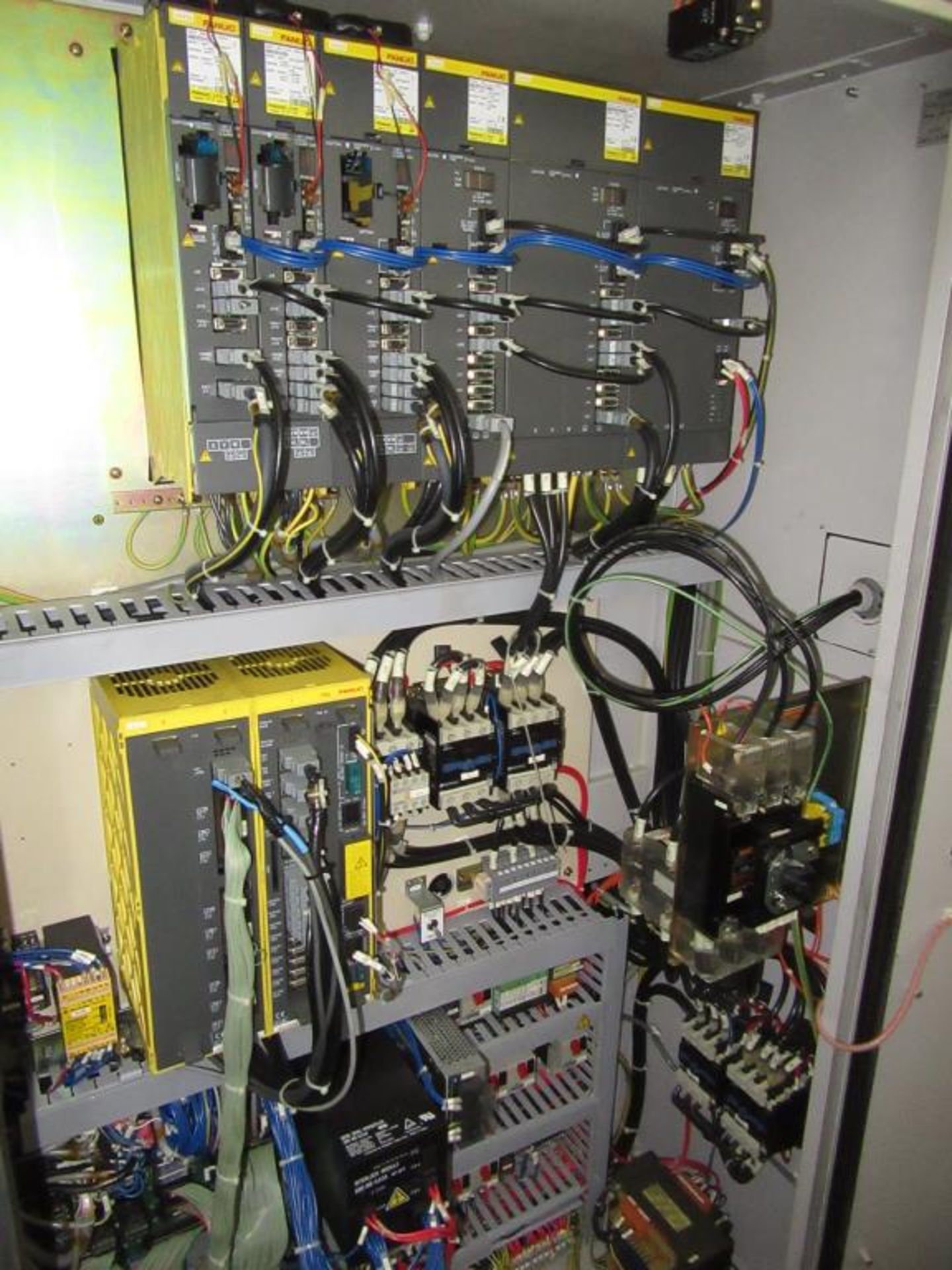 Mori Seiki SL-150 1997 - CNC Lathe with MSC-518 2-Axis Control Panel, (2) Kitagawa 3-Jaw Chucks: (1) - Image 8 of 10
