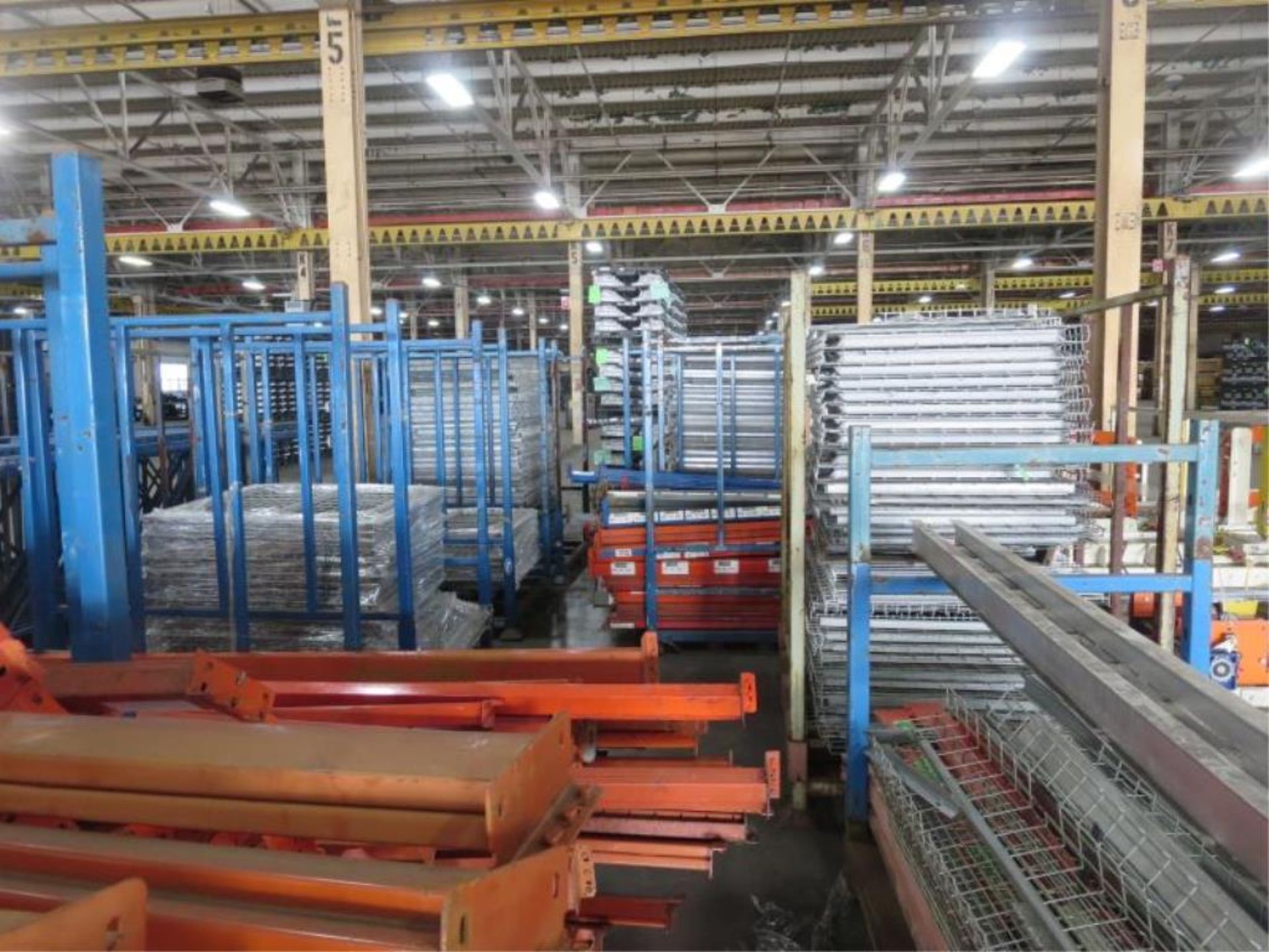 Pallet Racking, 50 uprights, 42" wide, 12'8 to 17' h. (6) skids of Wire shelving, 4 skids of cross - Bild 5 aus 9