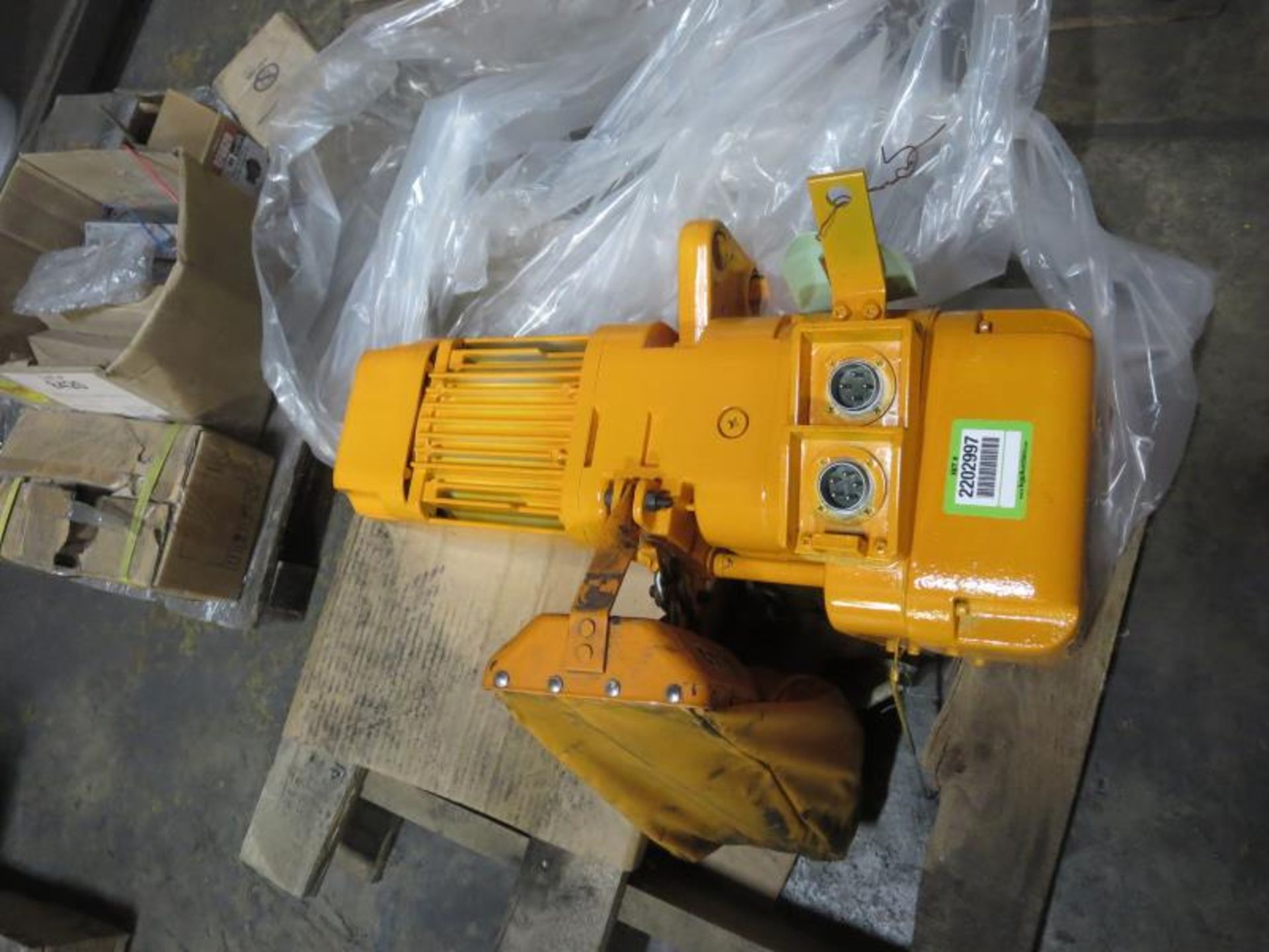 Harrington Code ER010M 1 Ton Crane Hoist, No Pendent. SN# 00032640. Hit # 2202997. Bldg.1 Cage.