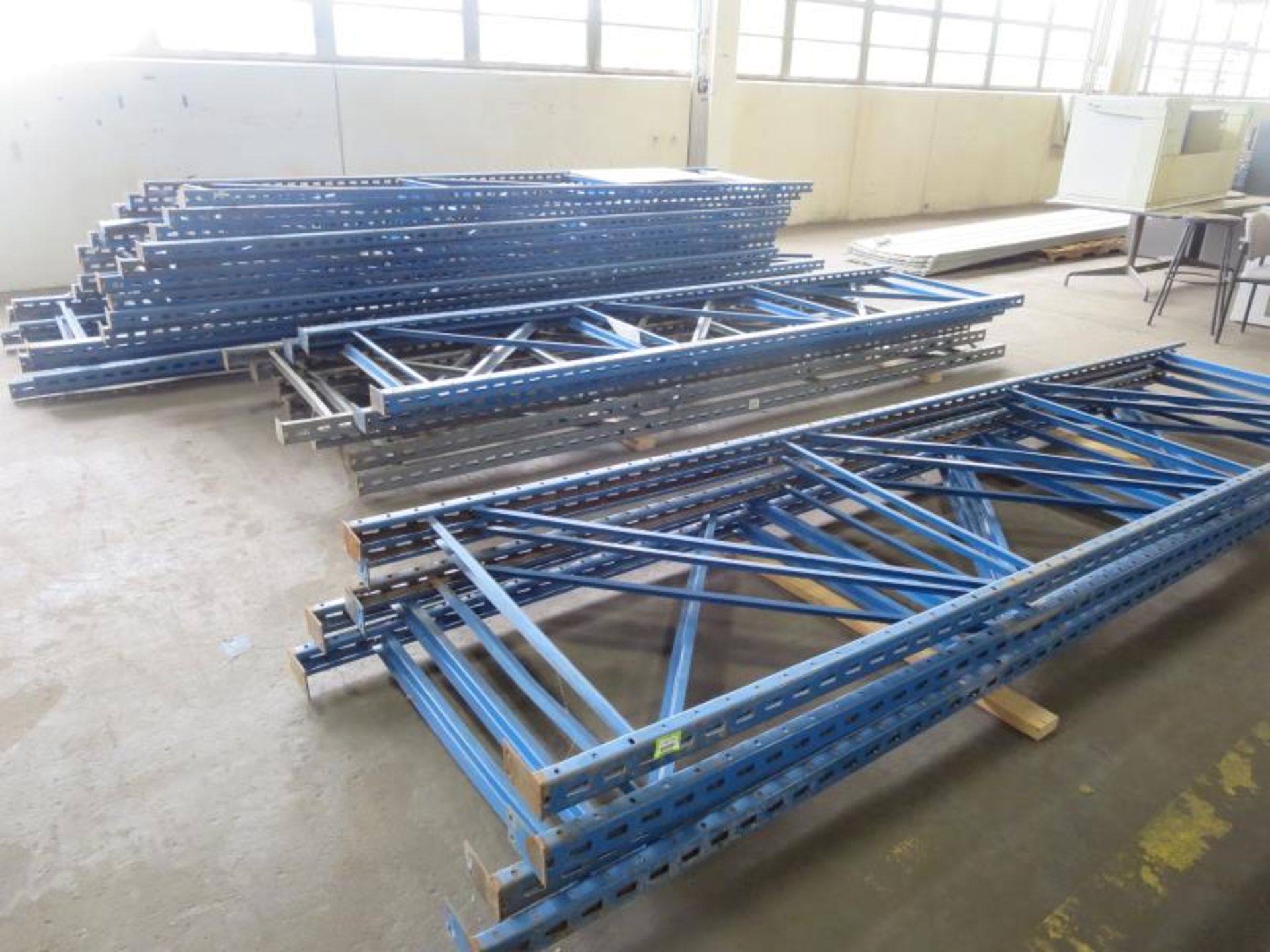 Pallet Racking, 50 uprights, 42" wide, 12'8 to 17' h. (6) skids of Wire shelving, 4 skids of cross - Bild 2 aus 9