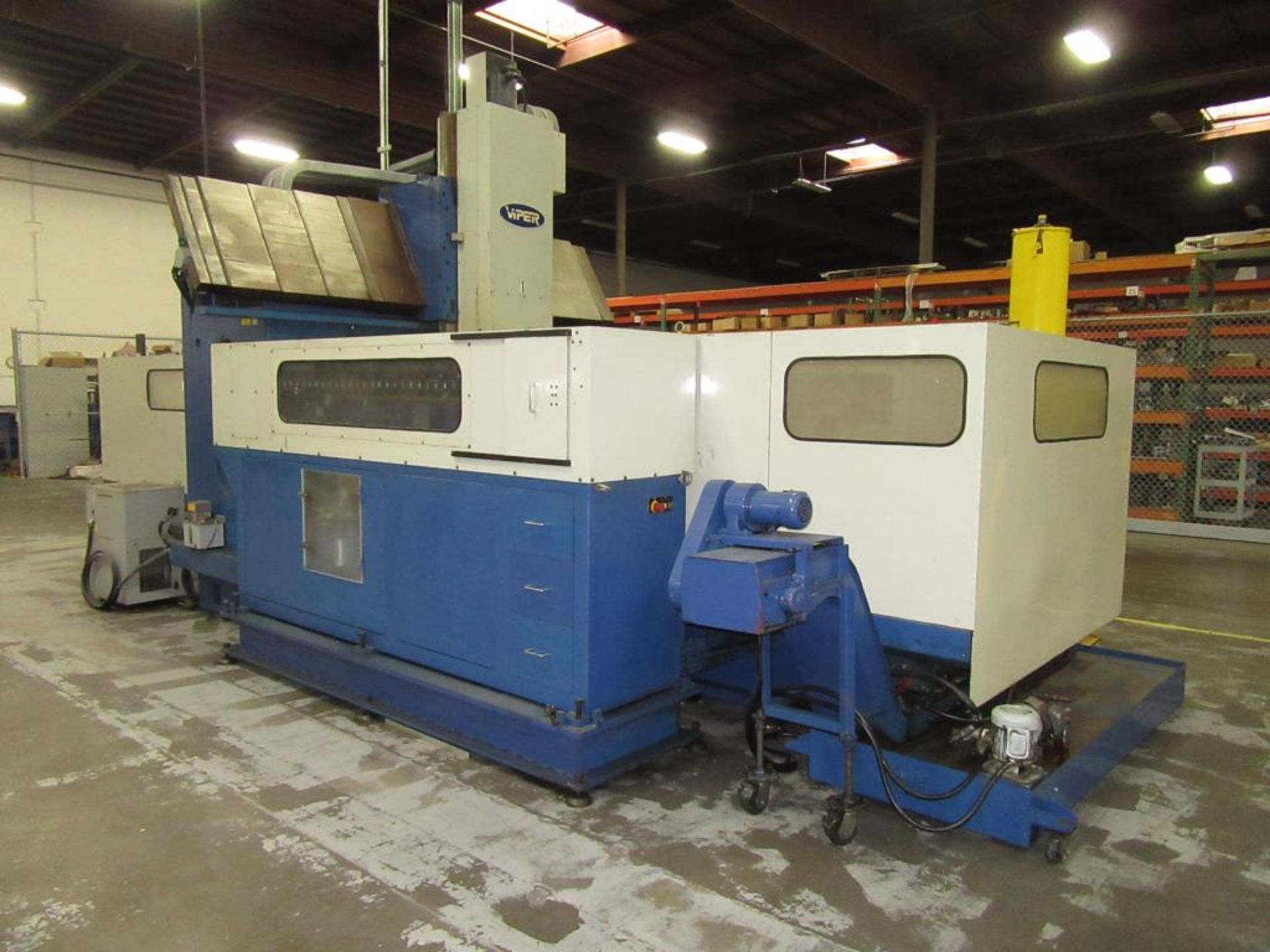 Viper HB-130W. 1997 - CNC Vertical Bridge Mill with Mitsubishi 3-Axis Control Panel, Table Size - Image 15 of 22