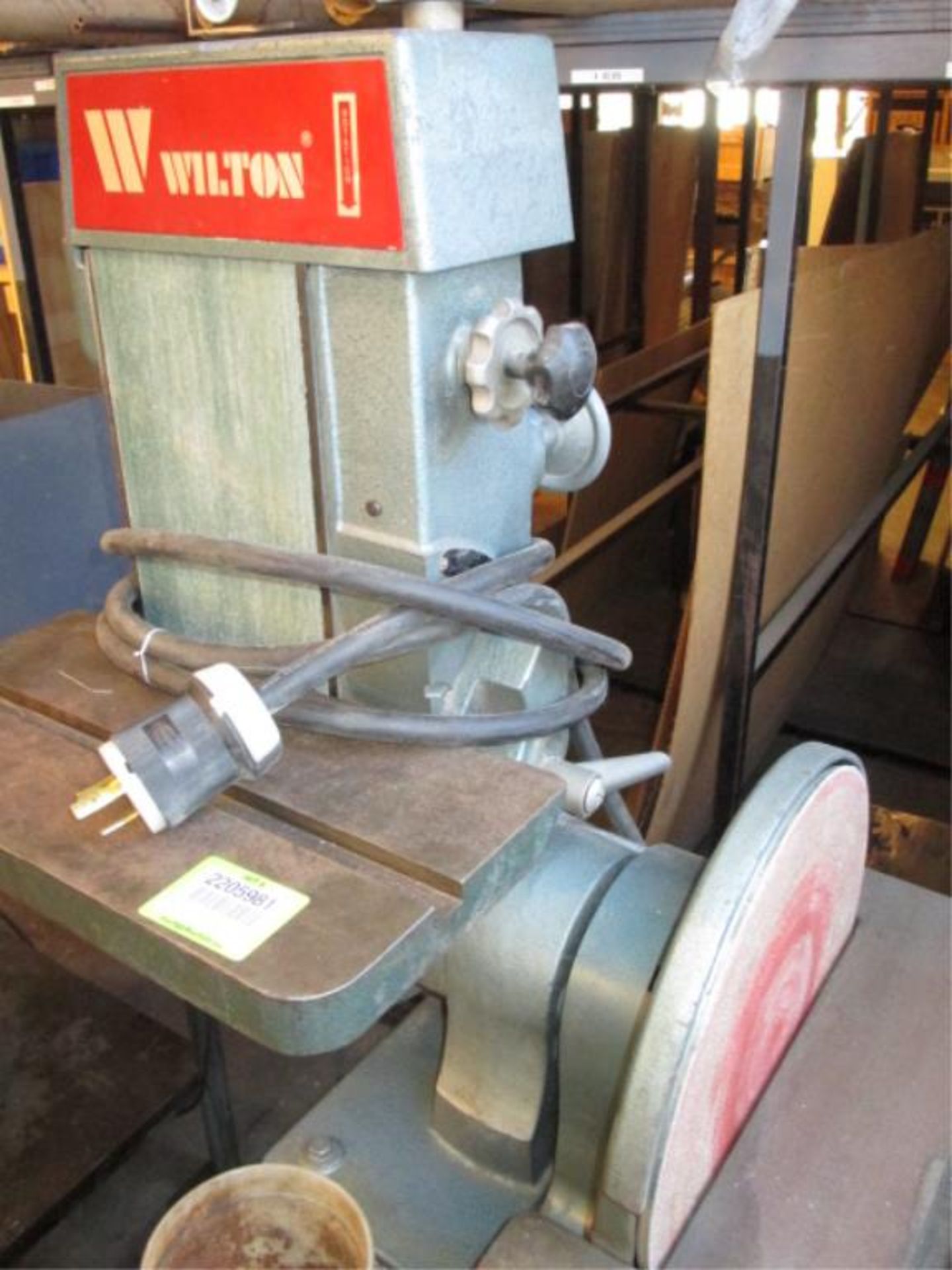 Sander. Wilton 4200 6" Belt / 12" Disk Sander with Dust Collector. S/N-28483. HIT# 2205981. Main - Image 2 of 2