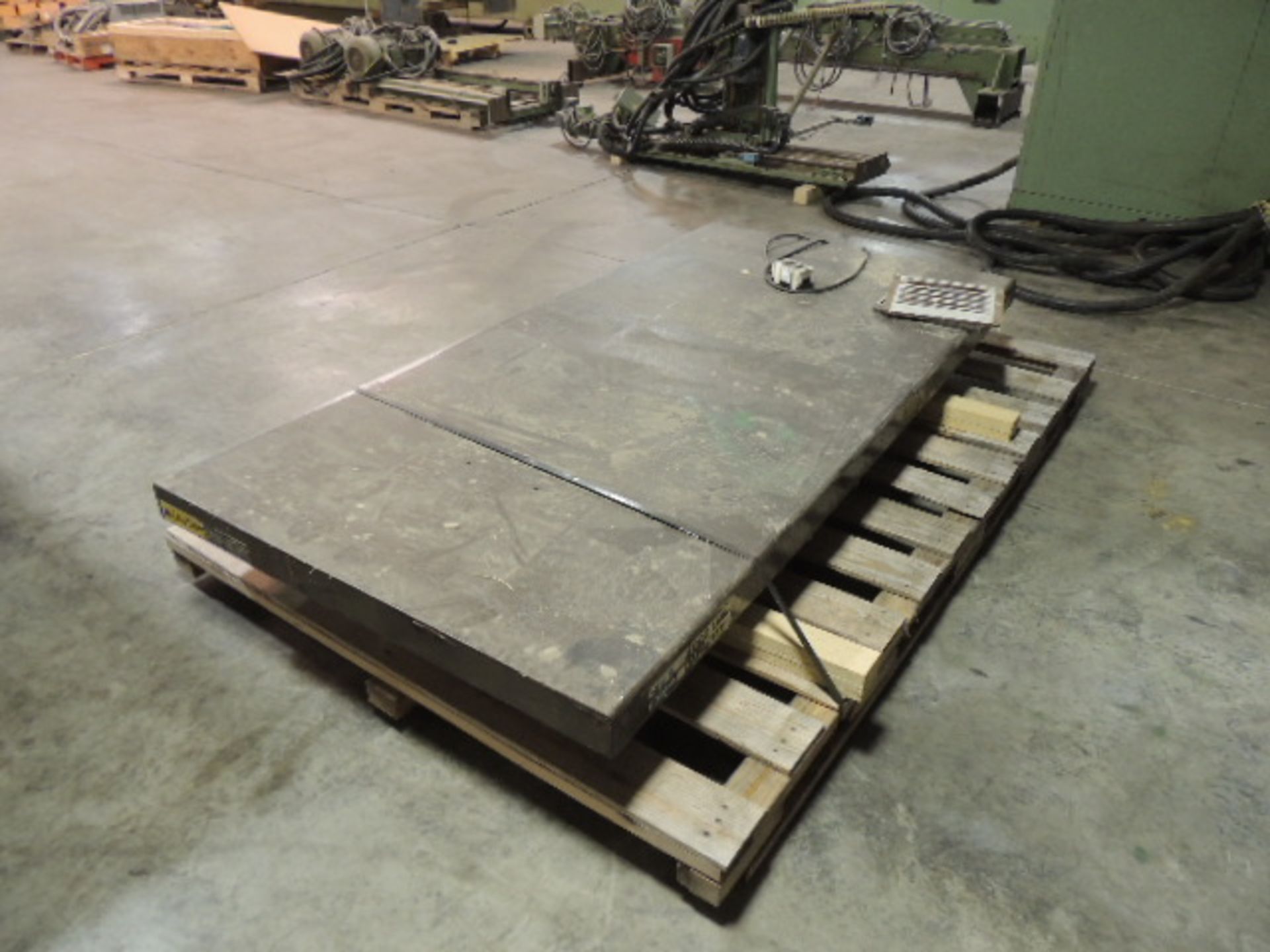 Autoquip Series 35 Lift Table. 4000lb, 4'x8' hand control, 480v. HIT# 2158114. North Warehouse. - Image 2 of 3