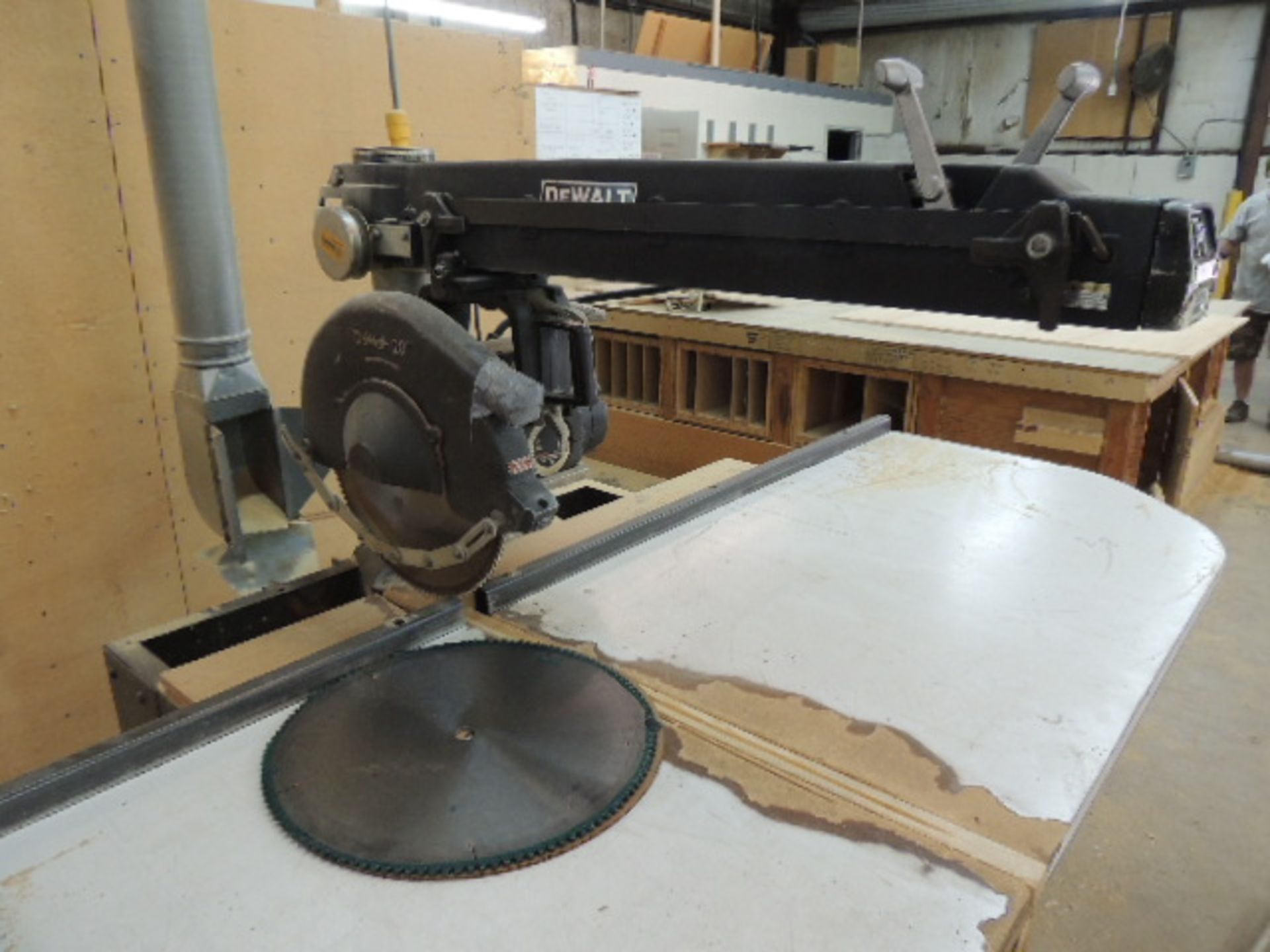 DeWalt 3576 Lot: (1) Radial arm saw, 20" blade, 3'x4' main table w/extension, (2) 20" blades, - Image 2 of 5