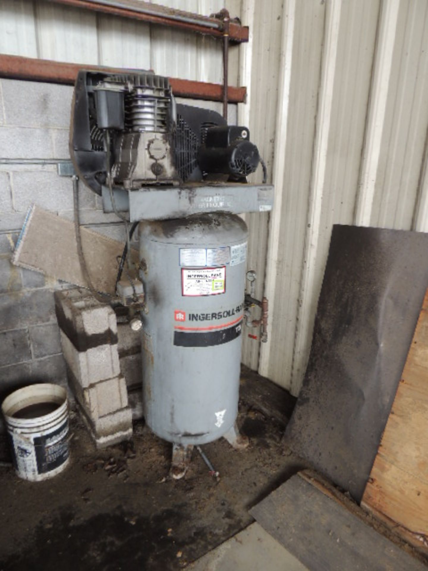 Ingersoll Rand T21 50 gal tank, 120 psi, 230v. HIT# 2191828. Outside Shop. Asset Located at 100