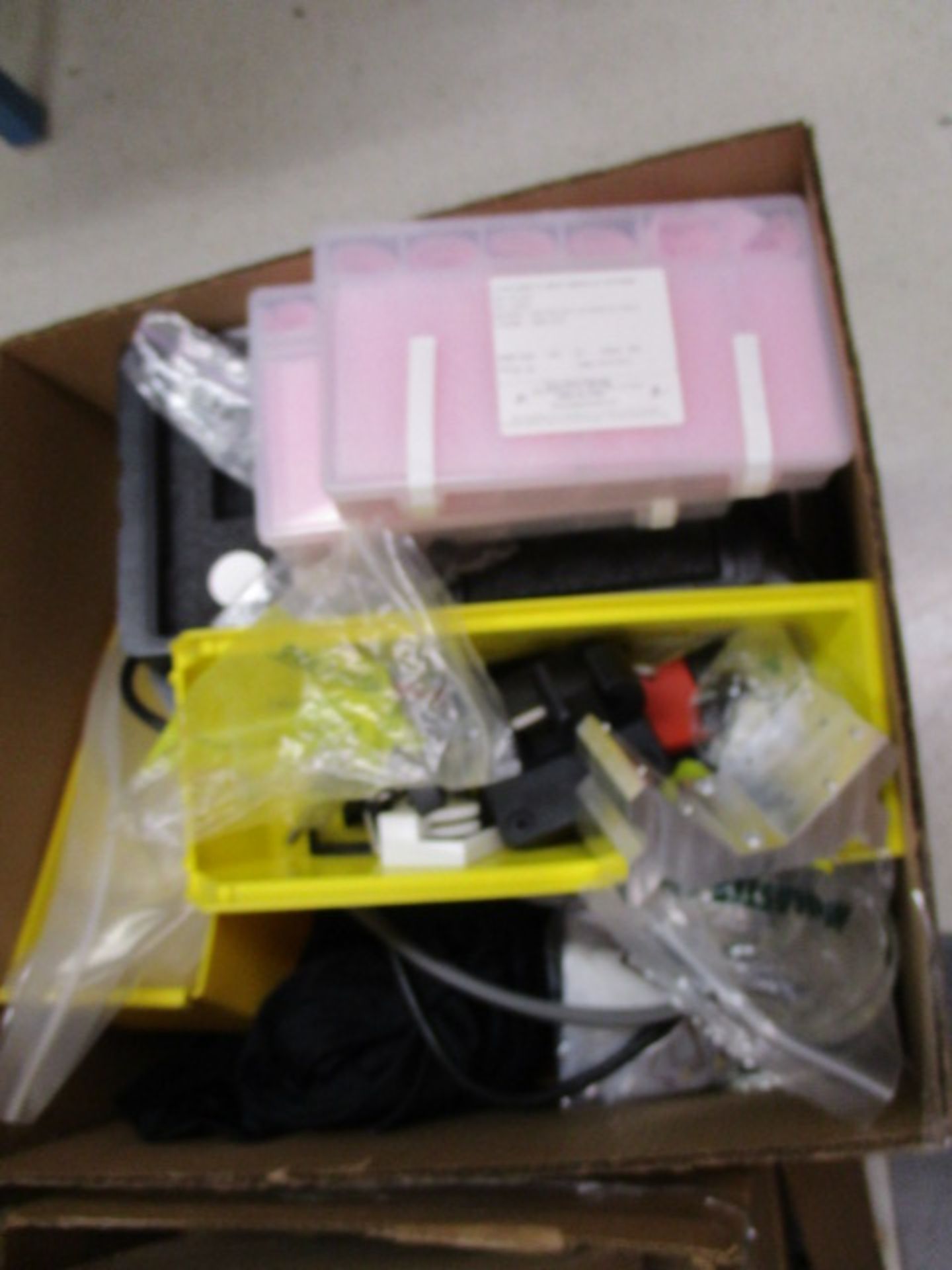 Lot: Miscellaneous Optical Assembly Framework Parts, Opto-Mechanical Parts, Hardware, Prisms, Akro - Image 5 of 5