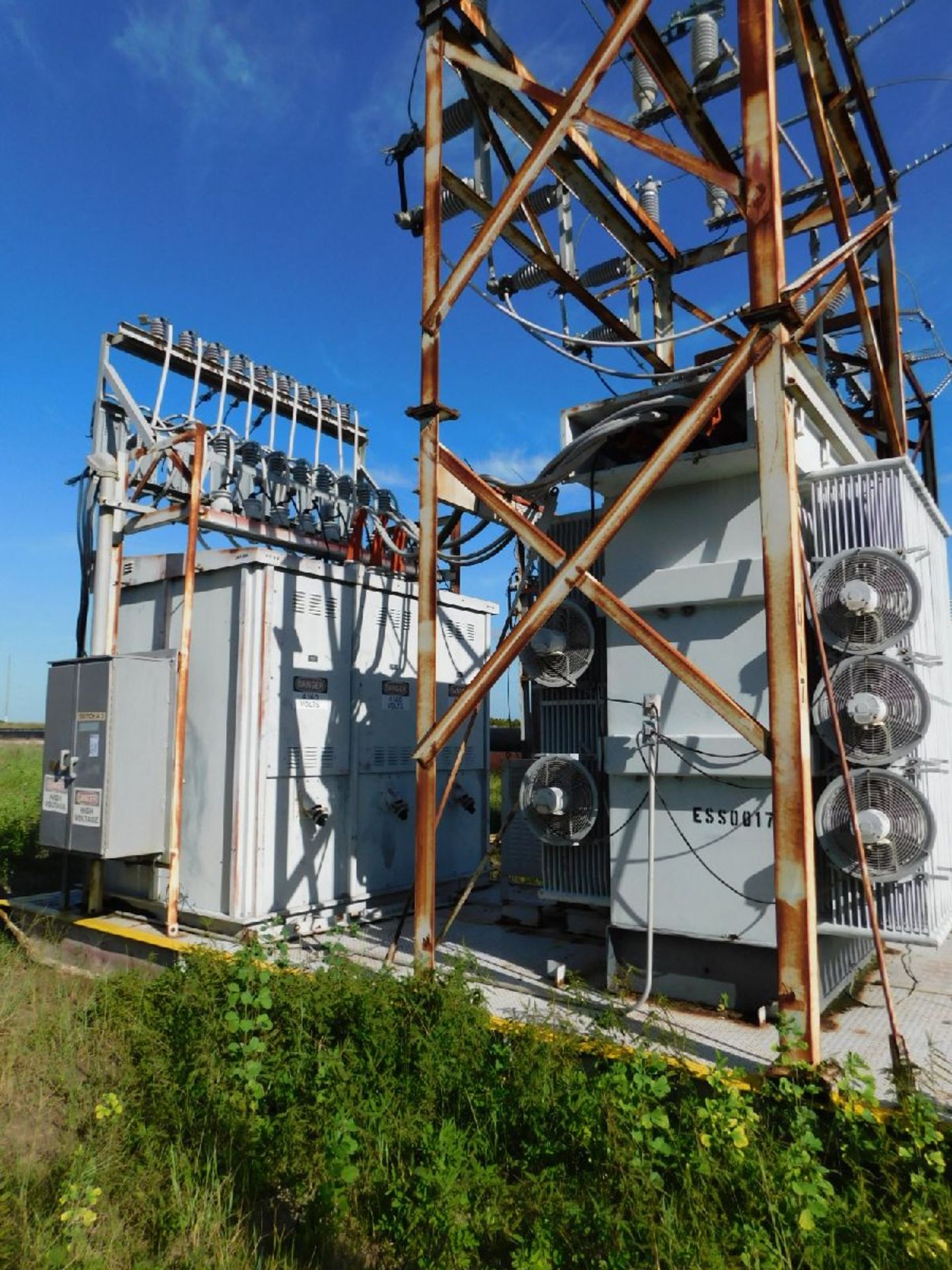 T&R Electrical Supply Portable Substation, 5000KVA, Rise 65C., 3PH, Volts 34400 Delta, Volts X - Image 2 of 4