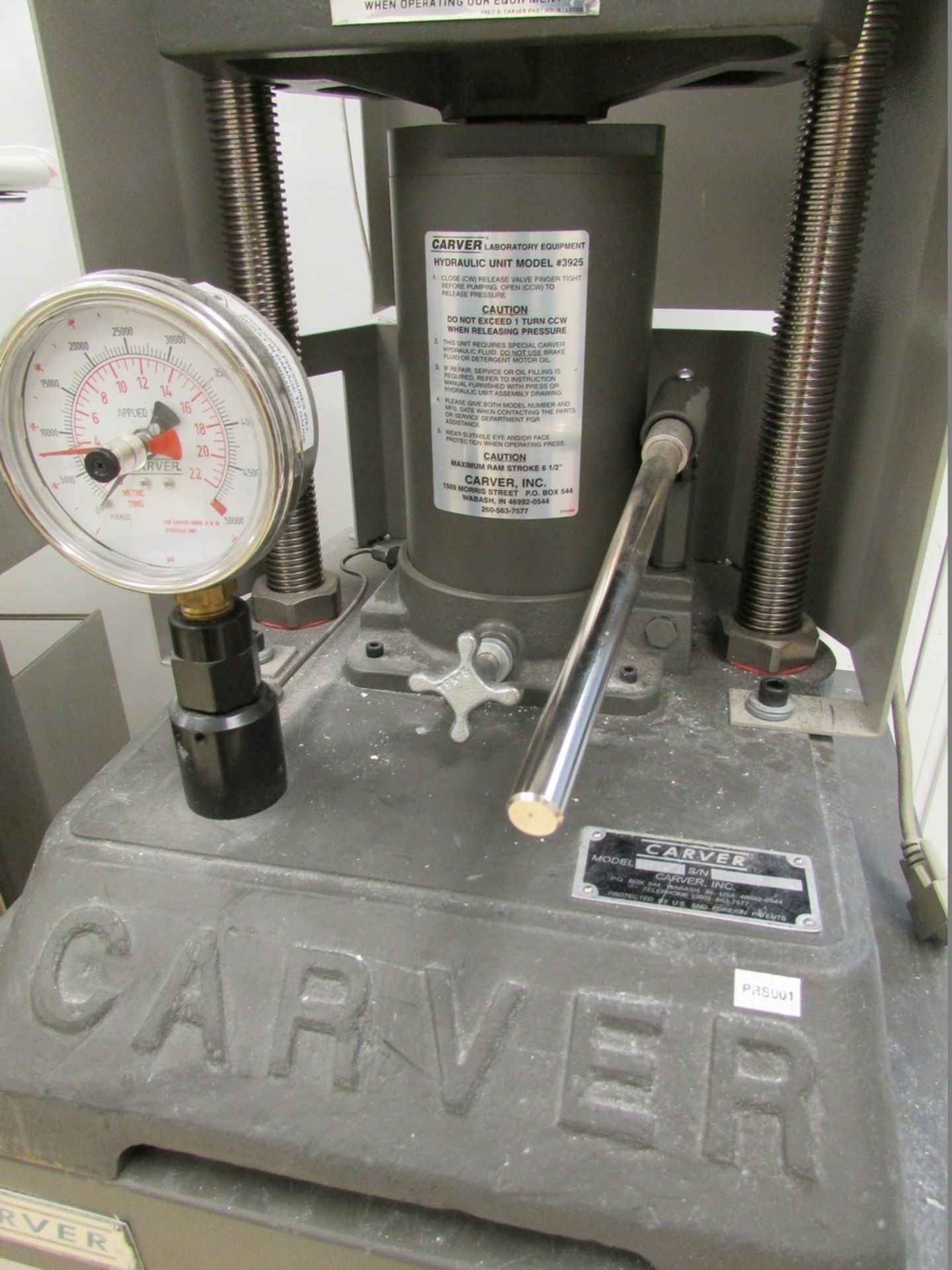 Carver 3853-OC Manual Twin Screw Hydraulic Compression Tester 9"x9" Plate, 16" Max Daylight, 50, - Image 4 of 4