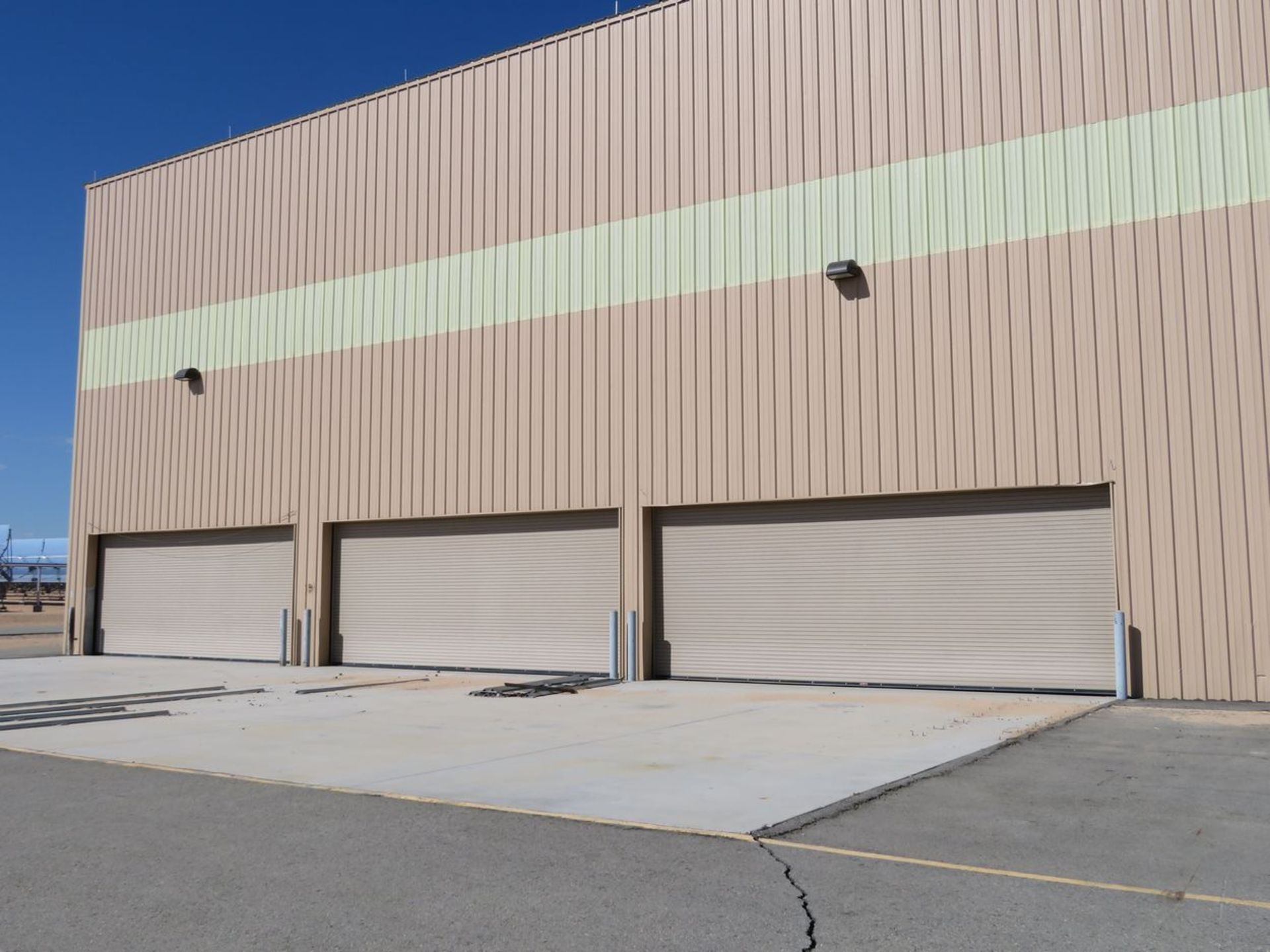 Steel Building. Includes (2) Approx. 59' x 392' Bays, (1) Approx.. 59' x 484' Bay, (6) Approx. 28'W - Image 9 of 50