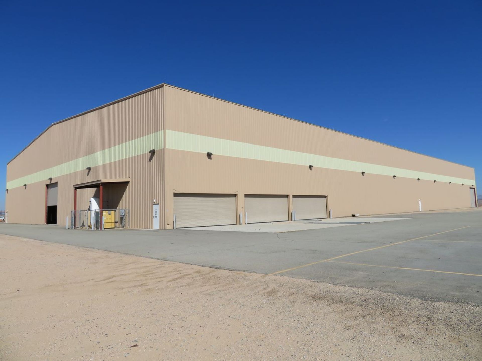 Steel Building. Includes (2) Approx. 59' x 392' Bays, (1) Approx.. 59' x 484' Bay, (6) Approx. 28'W - Image 10 of 50