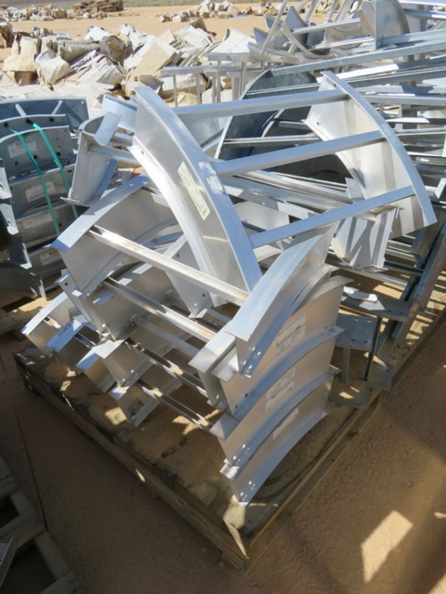 Lot: (20) Pallets of Aluminum & Galvanized Cable Tray. To Include 30" x 30°, 30" x 45°, 30" Tees, - Image 13 of 47