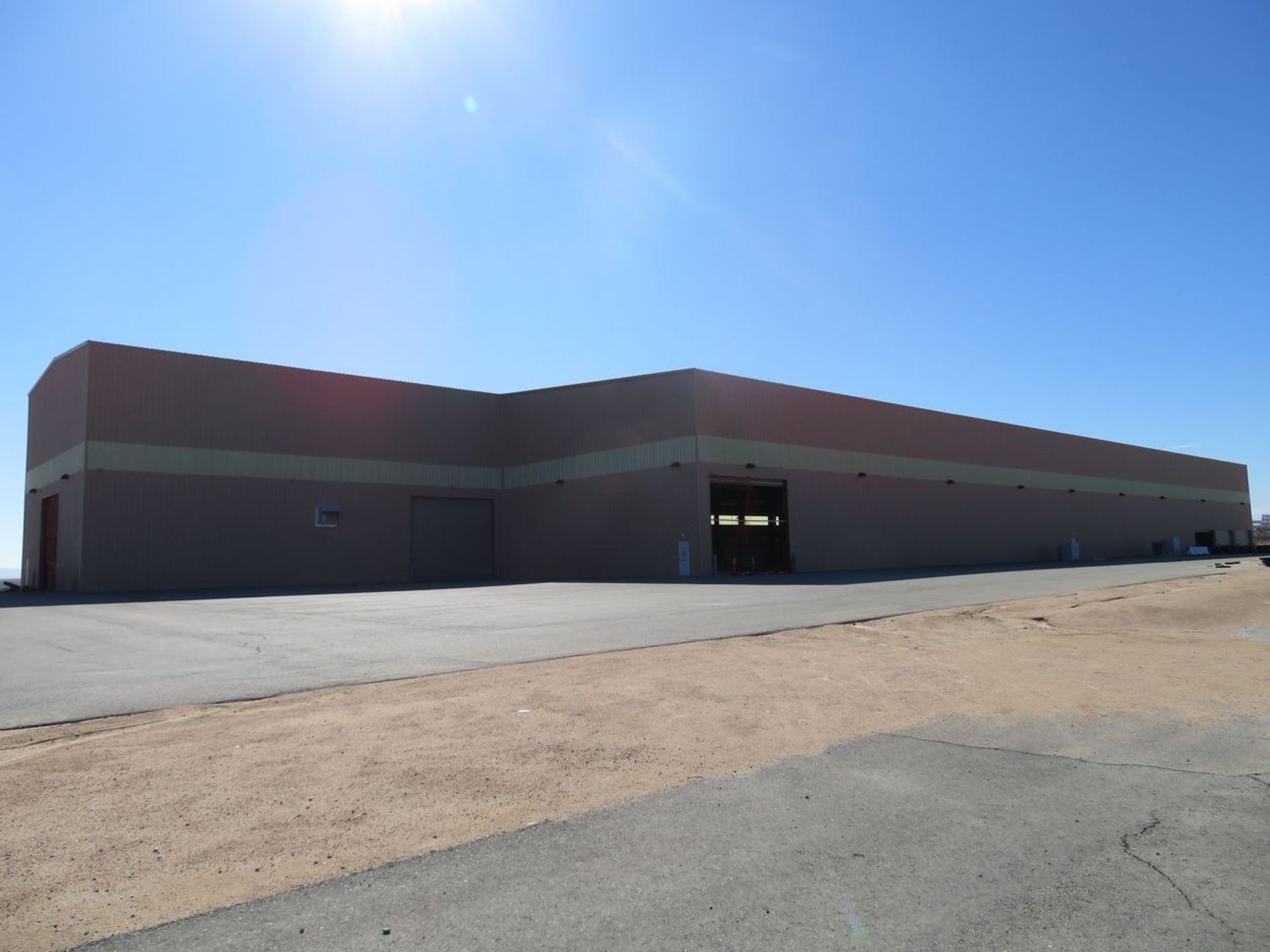 Steel Building. Includes (2) Approx. 59' x 392' Bays, (1) Approx.. 59' x 484' Bay, (6) Approx. 28'W - Image 3 of 50