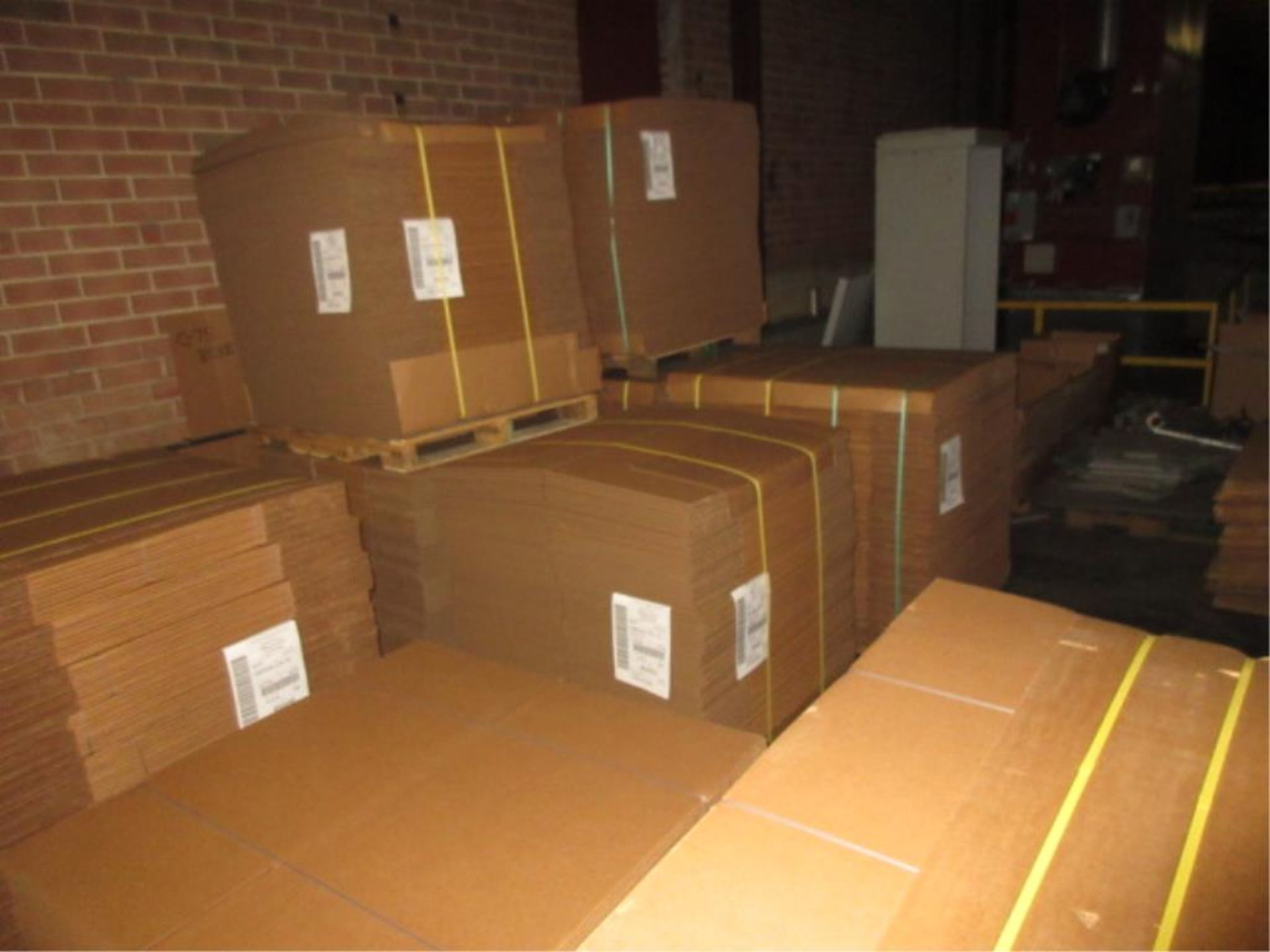 Lot Assorted Corrugated Box Materials, includes foldable & flats, no name on box, all on 25 - Bild 4 aus 4