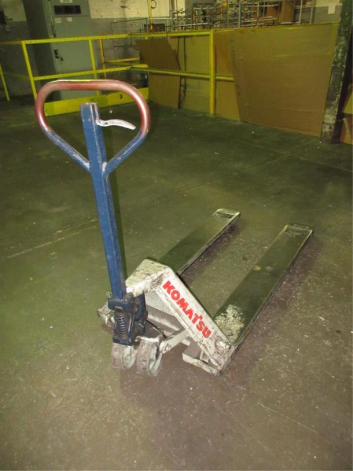 Komatsu L50 MWP25C-1A Hand Hydraulic Pallet Jack, 5000-lbs. capacity. SN# A00019-95. HIT# 2179380. - Image 2 of 2