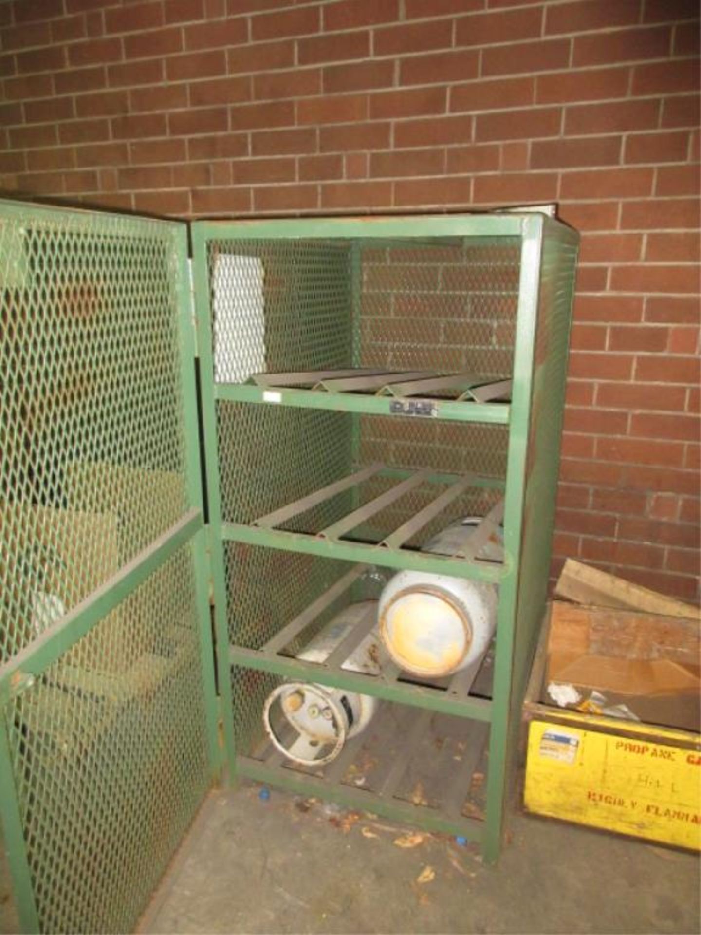 Saf T Cart Propane Safety Storage Rack, tanks not included. HIT# 2179368. whse 3. Asset Located at - Image 2 of 2