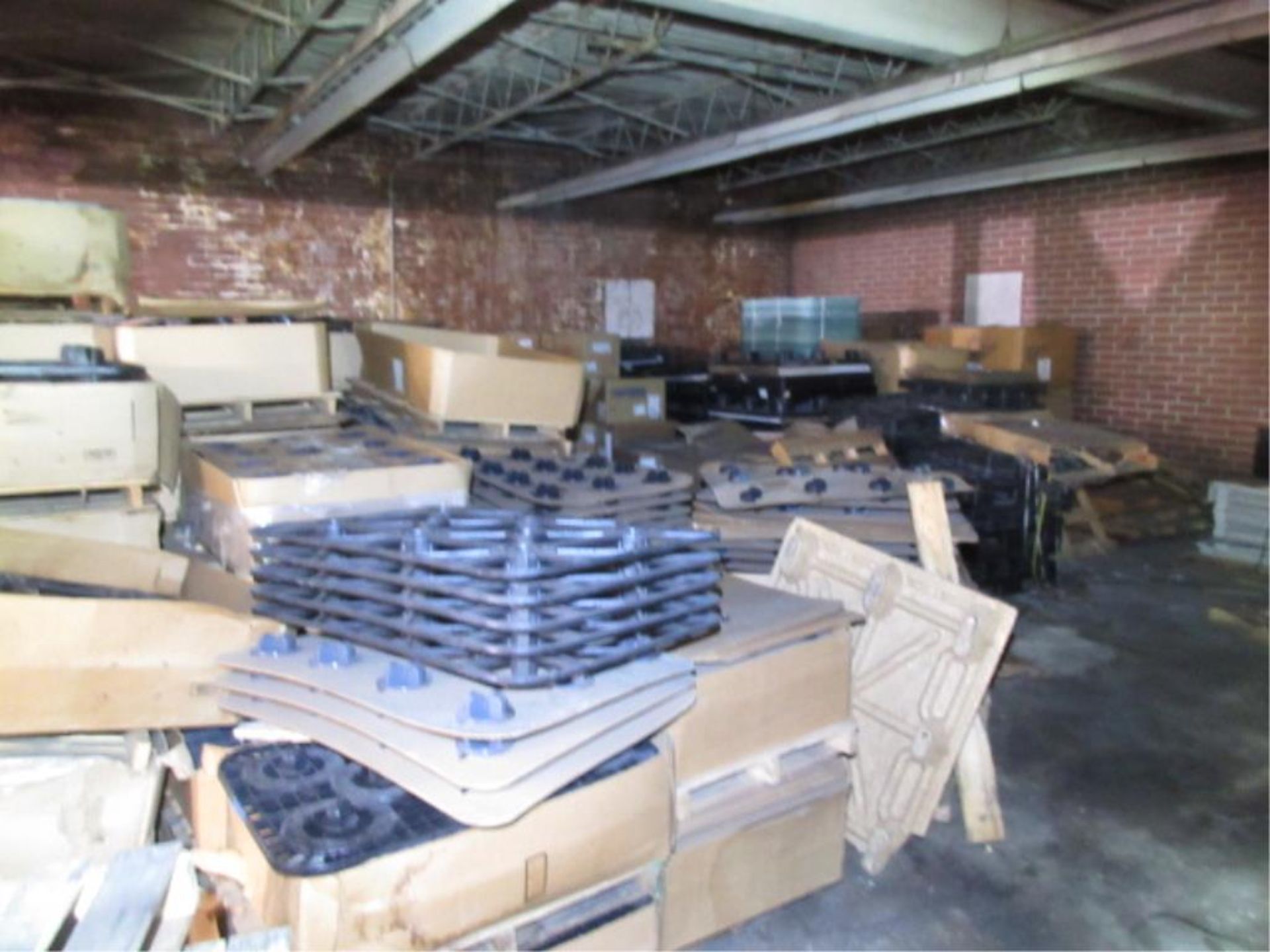 Lot Empty Wood Pallets, includes a handful of plastic units, all in upper warehouse. HIT# 2179457. - Bild 5 aus 7