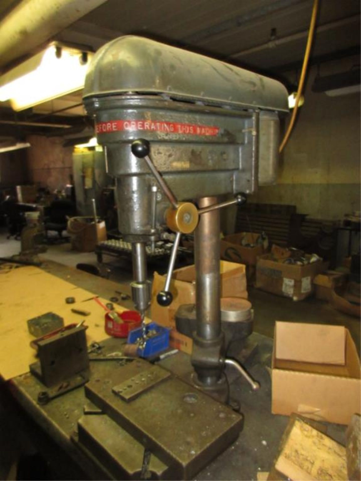 Bench Type Drill Press, with Dayton 1/2hp motor, 208-220/440VAC, three phase. HIT# 2179333. machine - Bild 3 aus 3