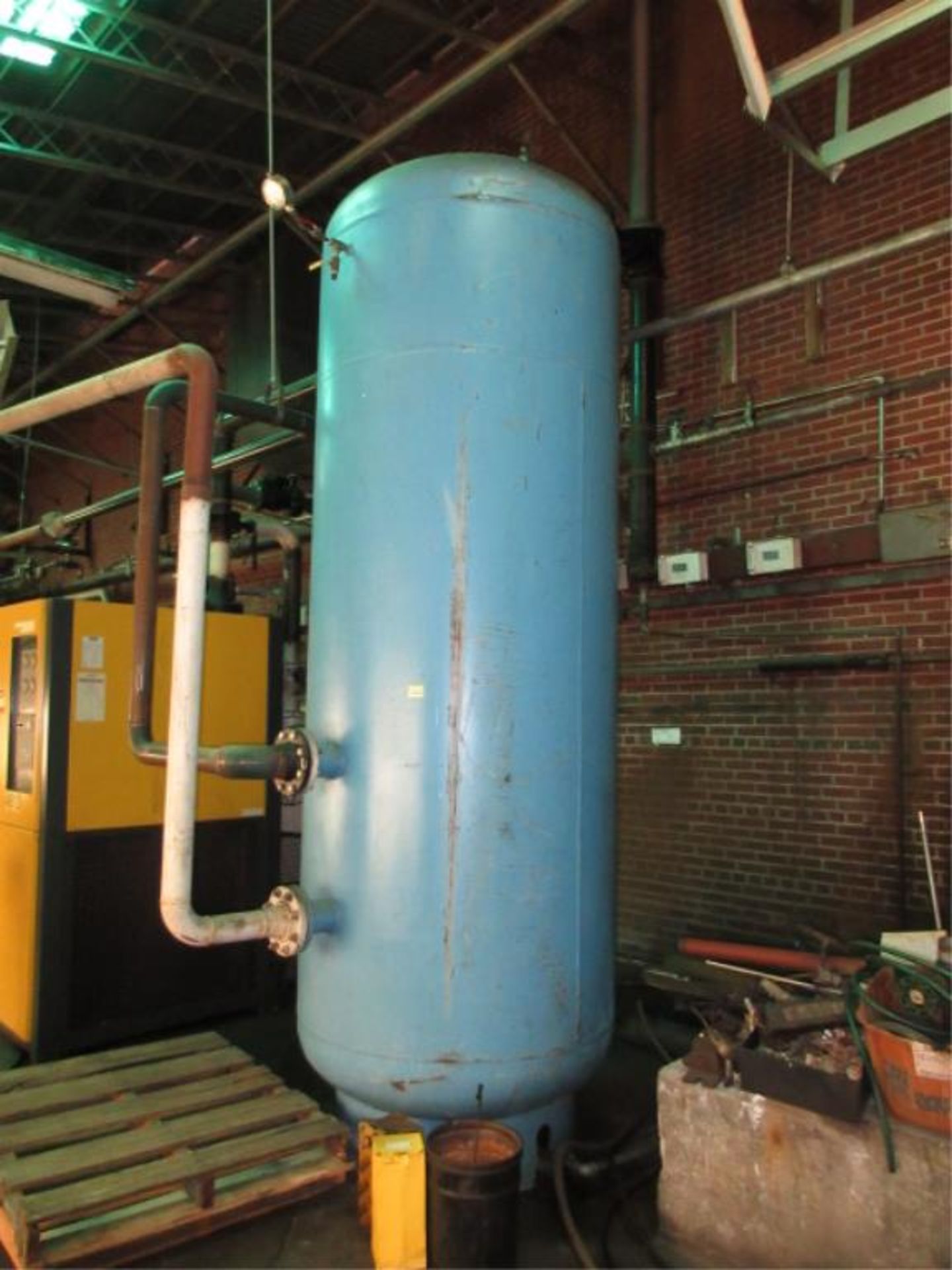 East Fabricators Inc. Air Storage Tank, (1988), 1040 gallon capacity, m.a.w.p. 135 psi @ 500F,