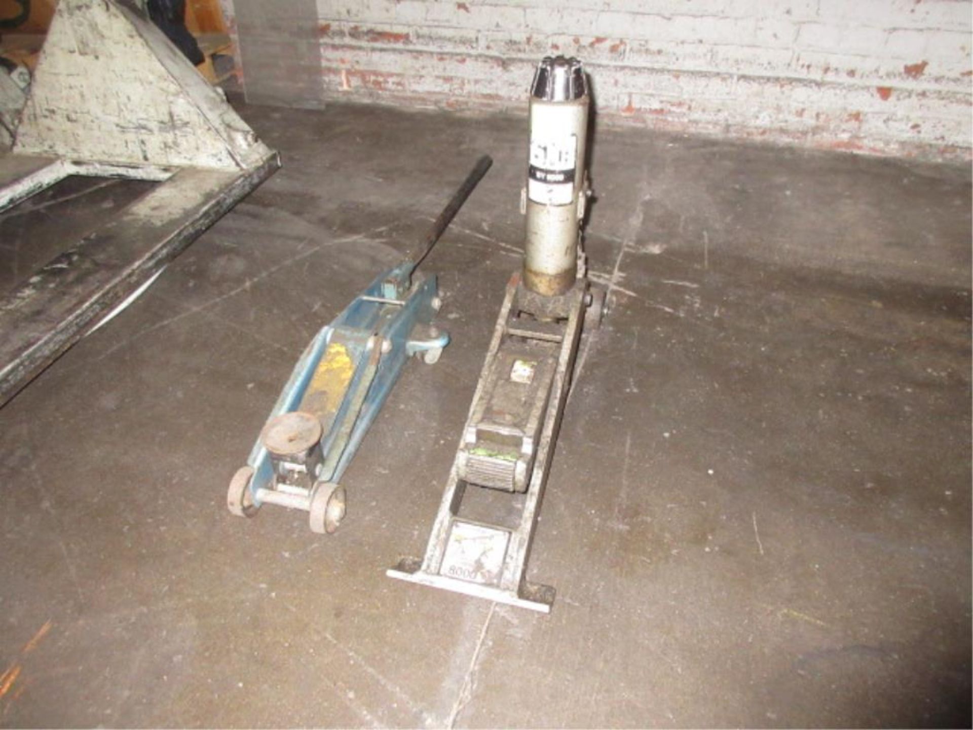 Lot of (2) Assorted Floor Jacks, includes: (1) 8000 lb. walking beam type & (1) mfg. unknown, unit - Bild 2 aus 2