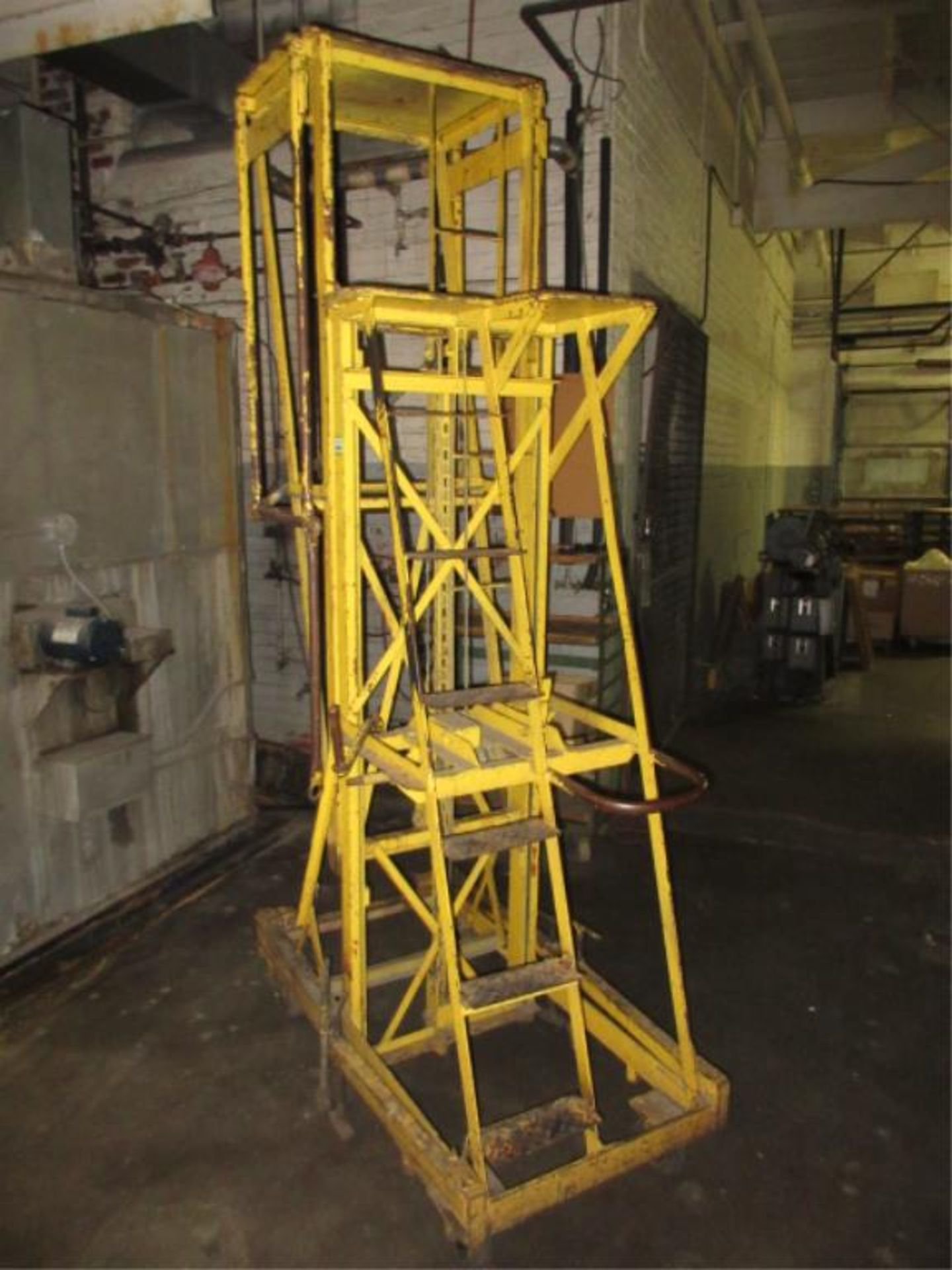 Mobile Telescoping Work Platform, manual ratchet type lift. HIT# 2179377. texture area. Asset - Image 4 of 4