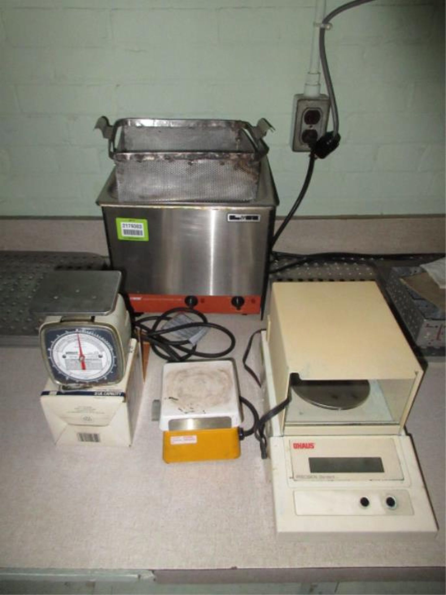 Lot (4pcs) Assorted Laboratory Equipment, includes: (1) Ohaus TS120S top load balance, 120g